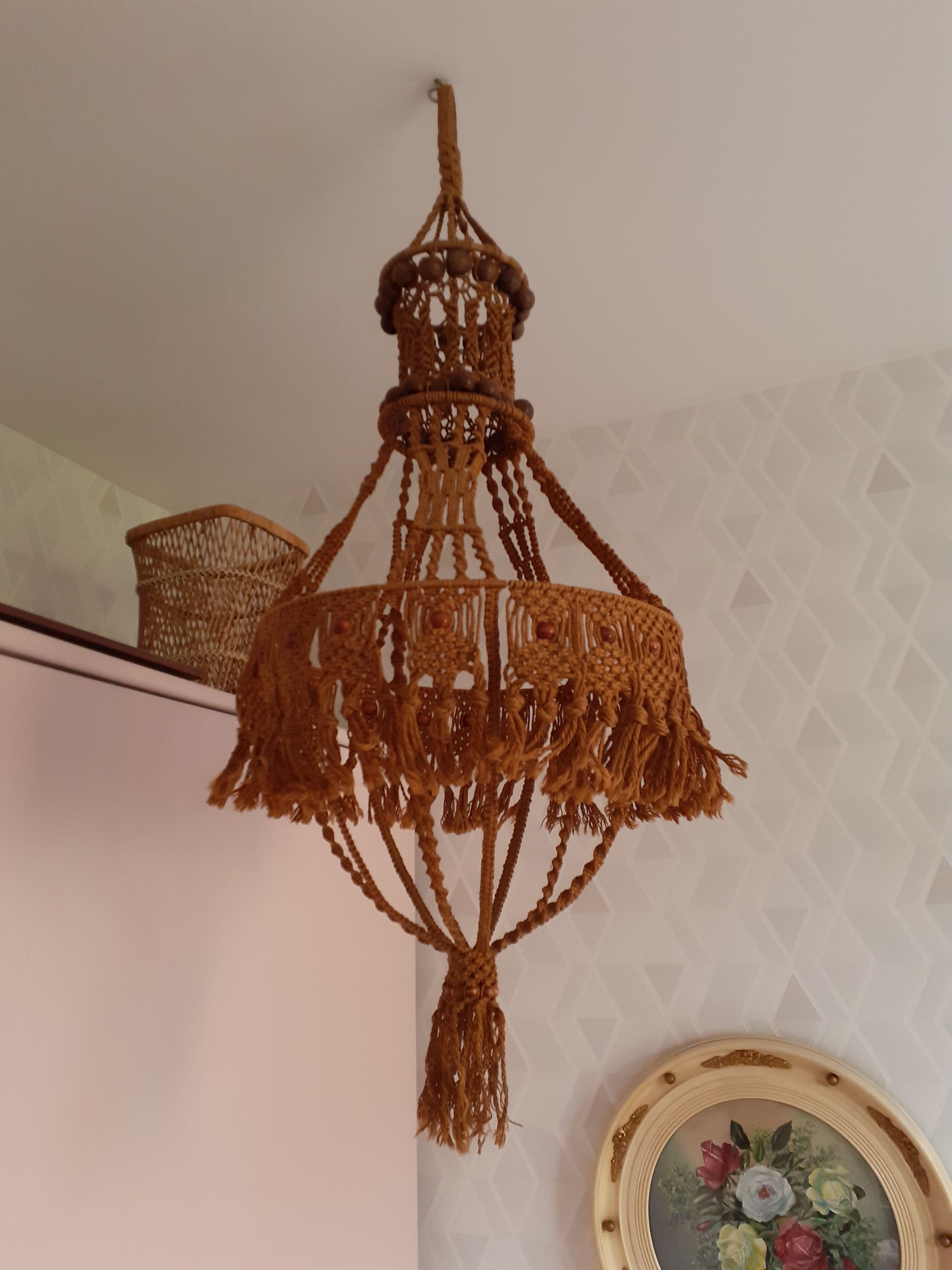 Vintage suspension in macramé