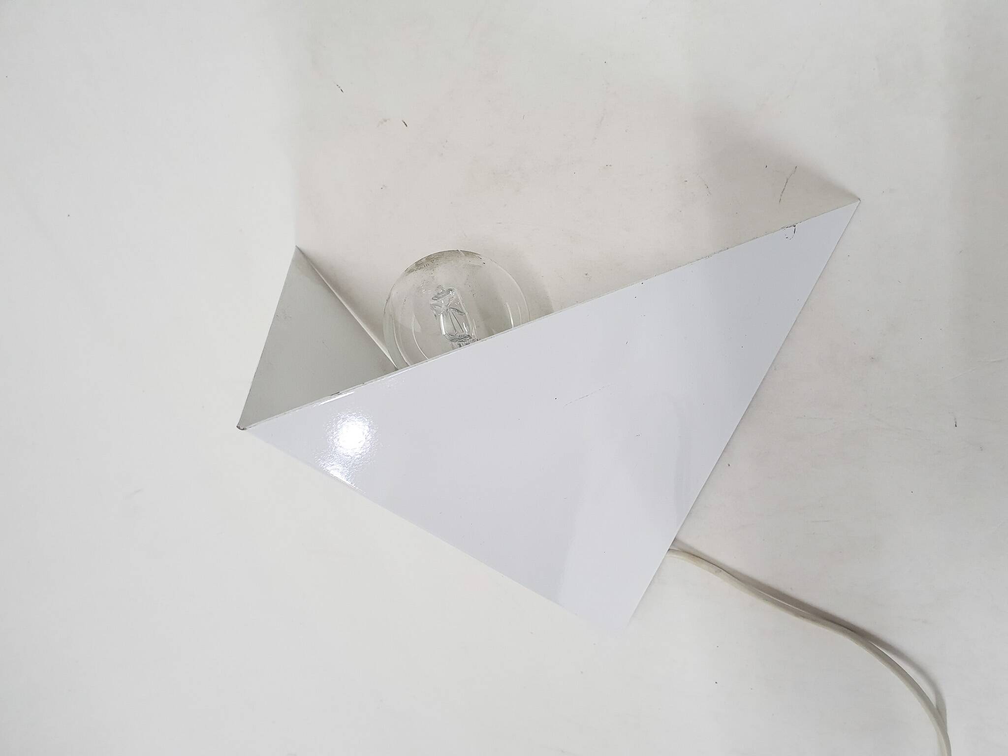 White metal wall light in good condition. By Anvia, The Netherlands.