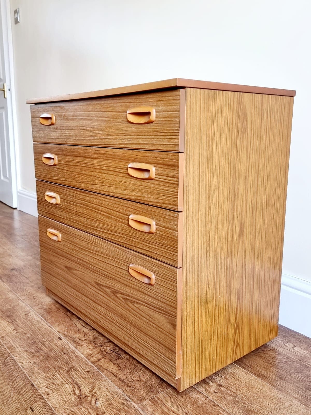 1970’s mid century modern chest of drawers by Schreiber