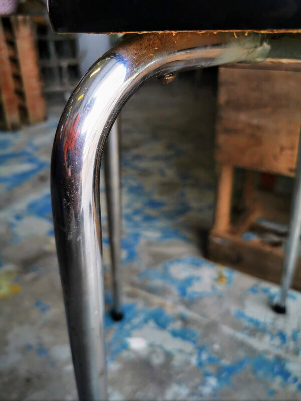 Round stool in formica