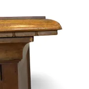 Elegant antique Italian chest of drawers, dating from the 20th century