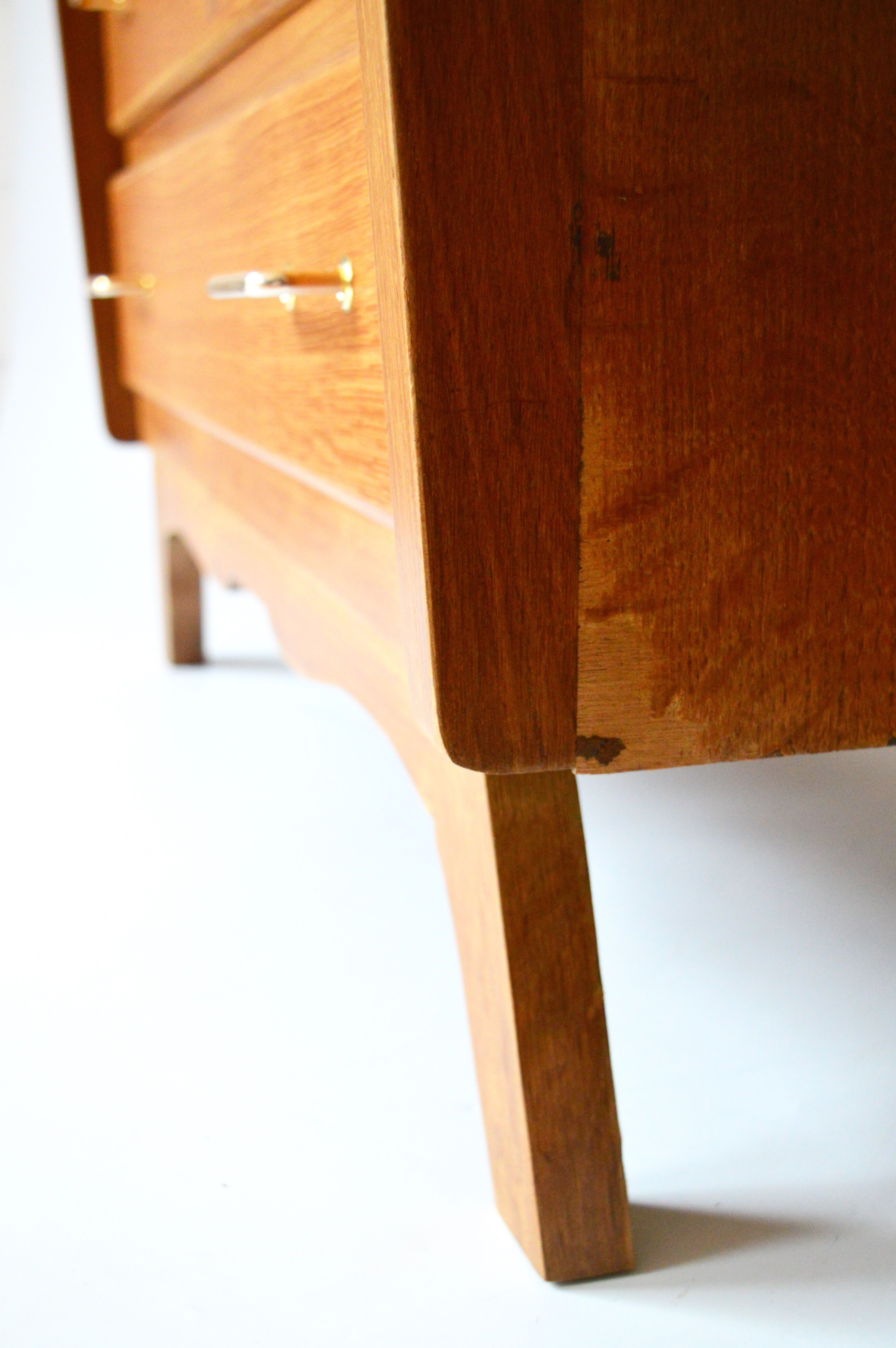 Commode en placage chêne
