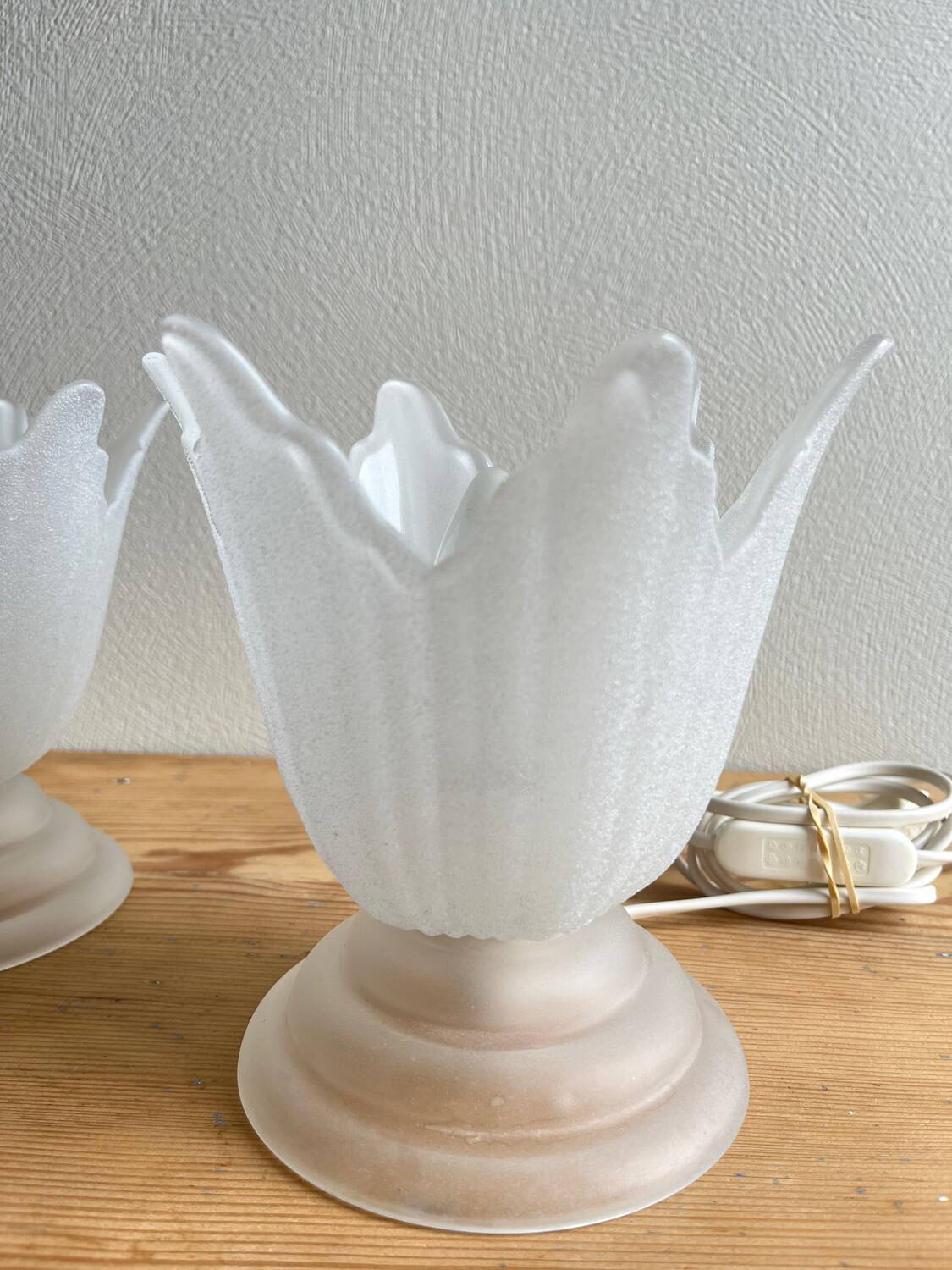 Vintage tulip glass flower lamp