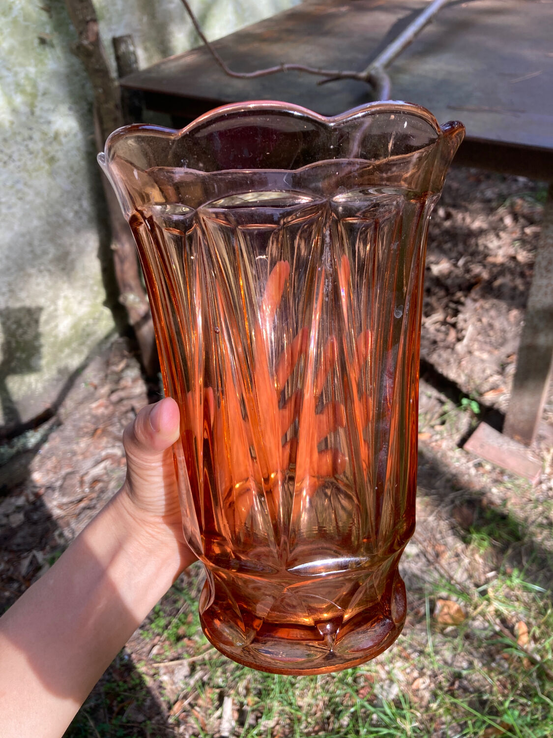 Vase tulipe rose 1950 en verre soufflé
