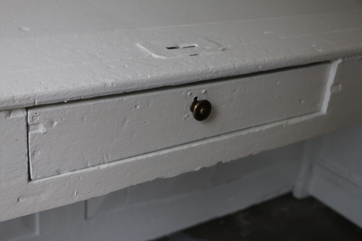 White 50s wooden counter desk