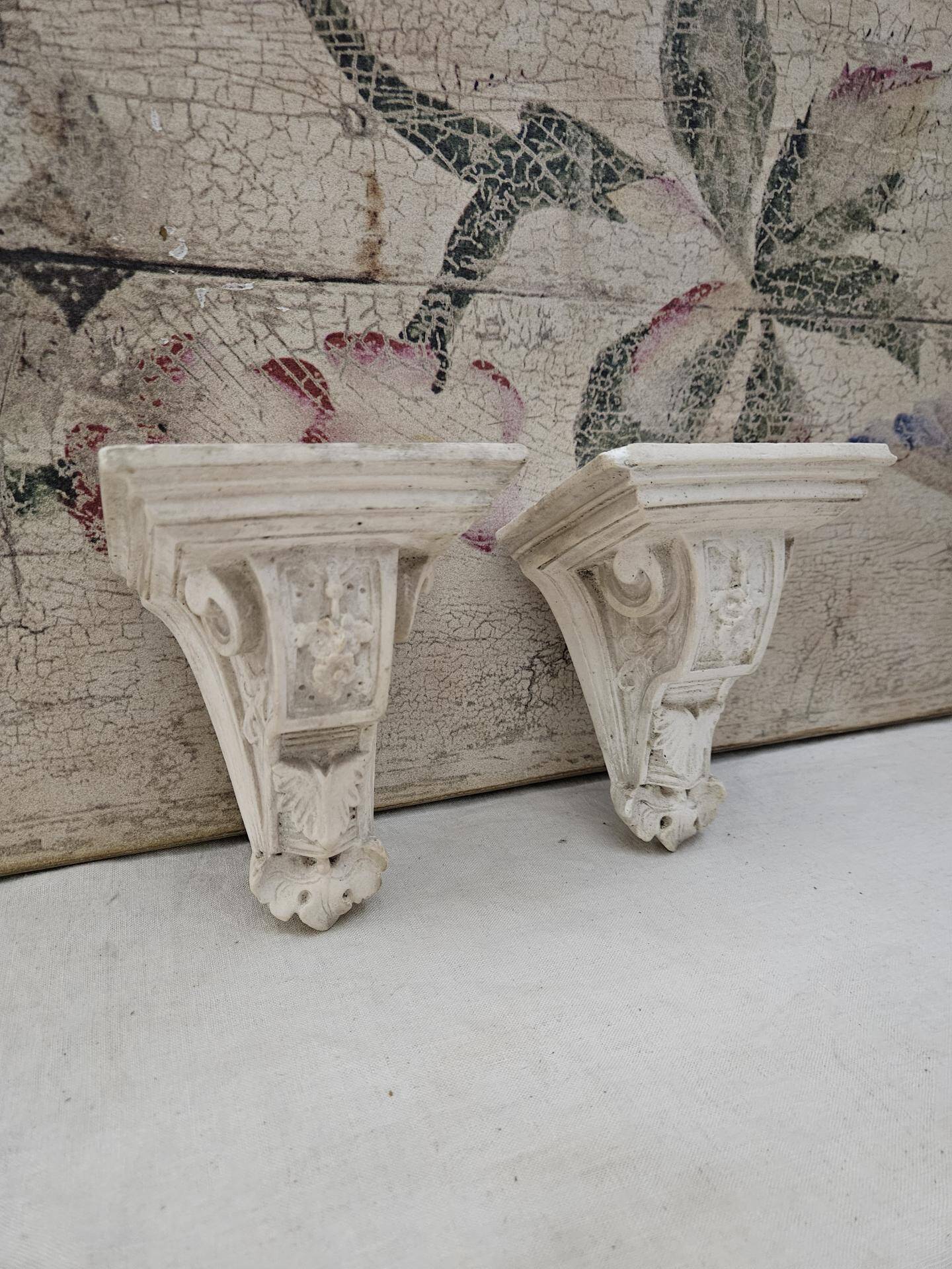 Pair of plaster wall brackets - Shelves