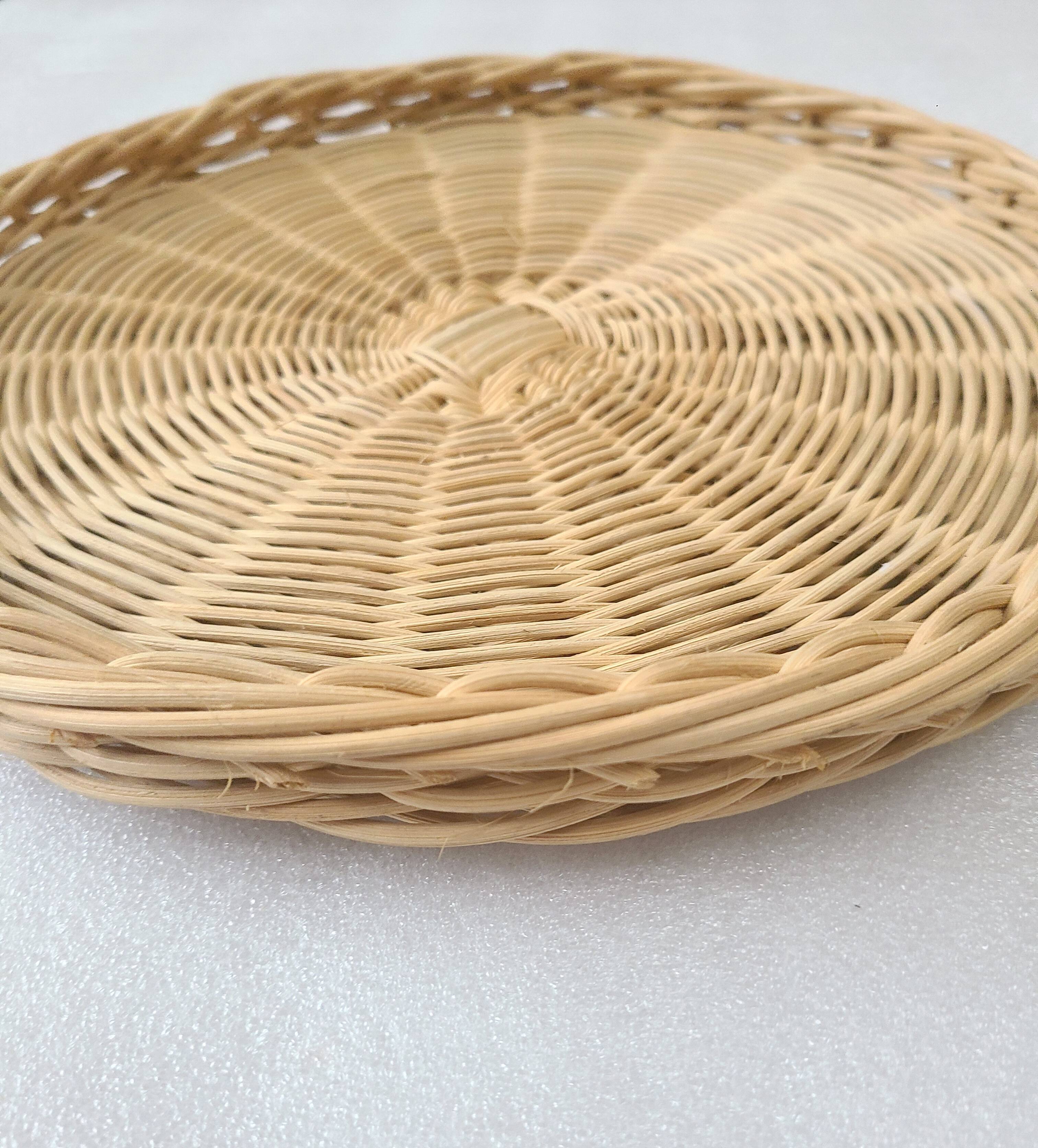 Round rattan tray