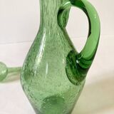 Carafe en verre bullé vert de Biot