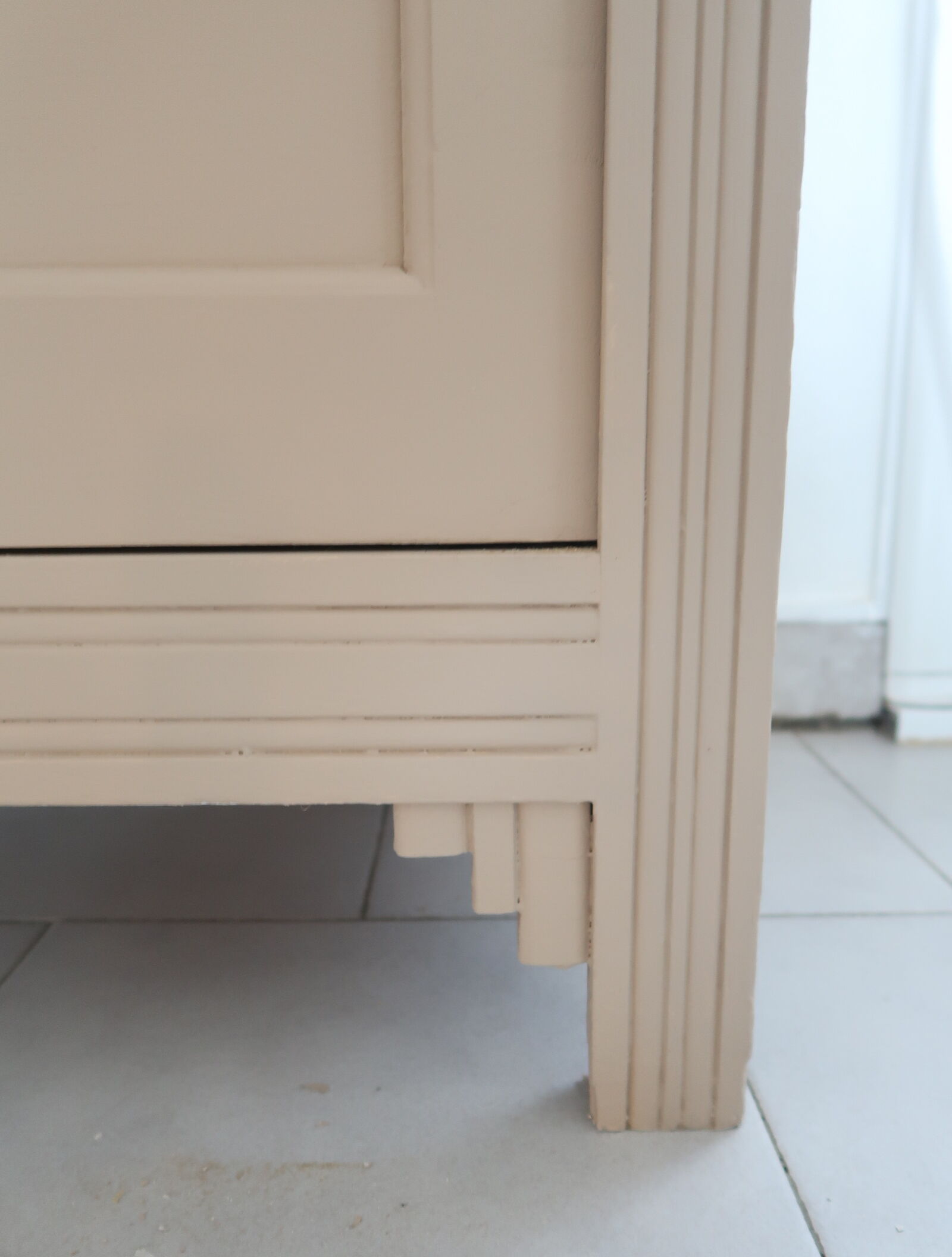 Glass-glazed parisian wardrobe
