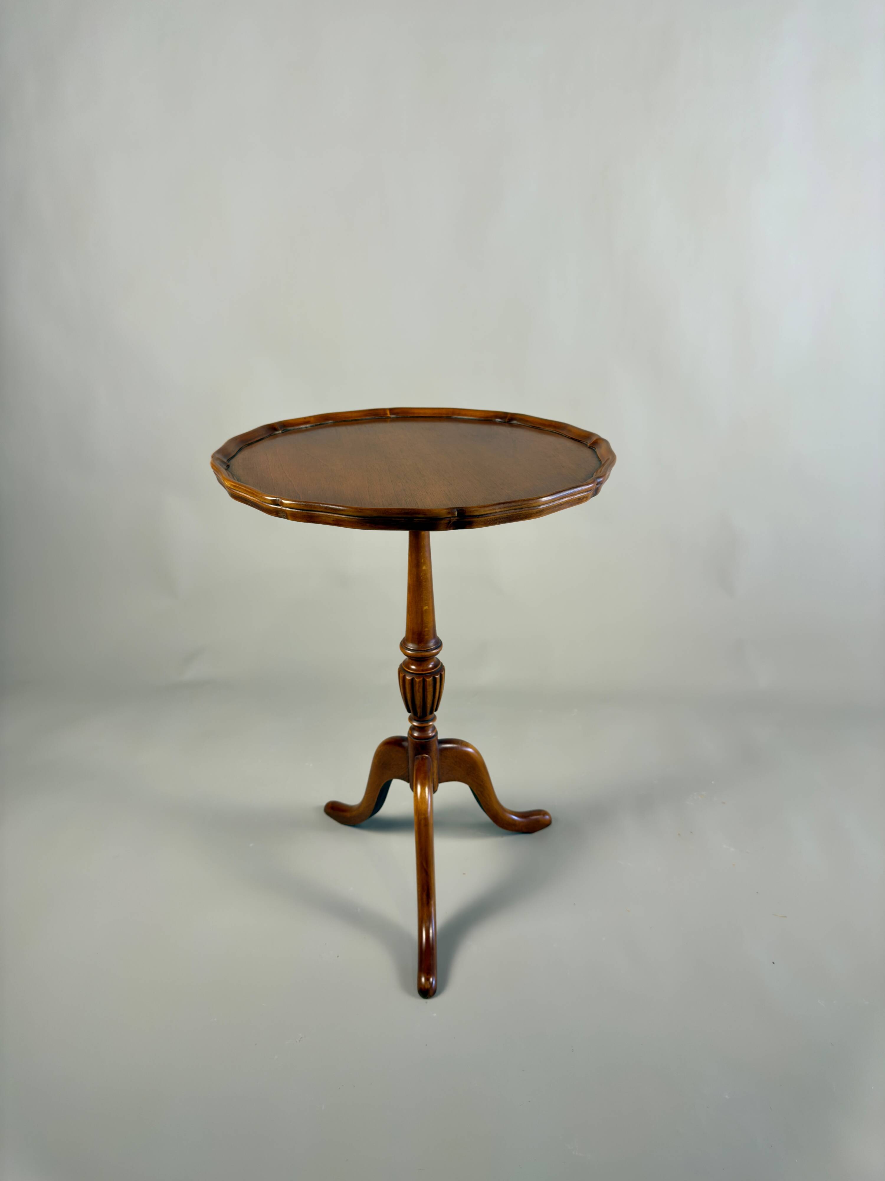 Table d'appoint sur pied vintage