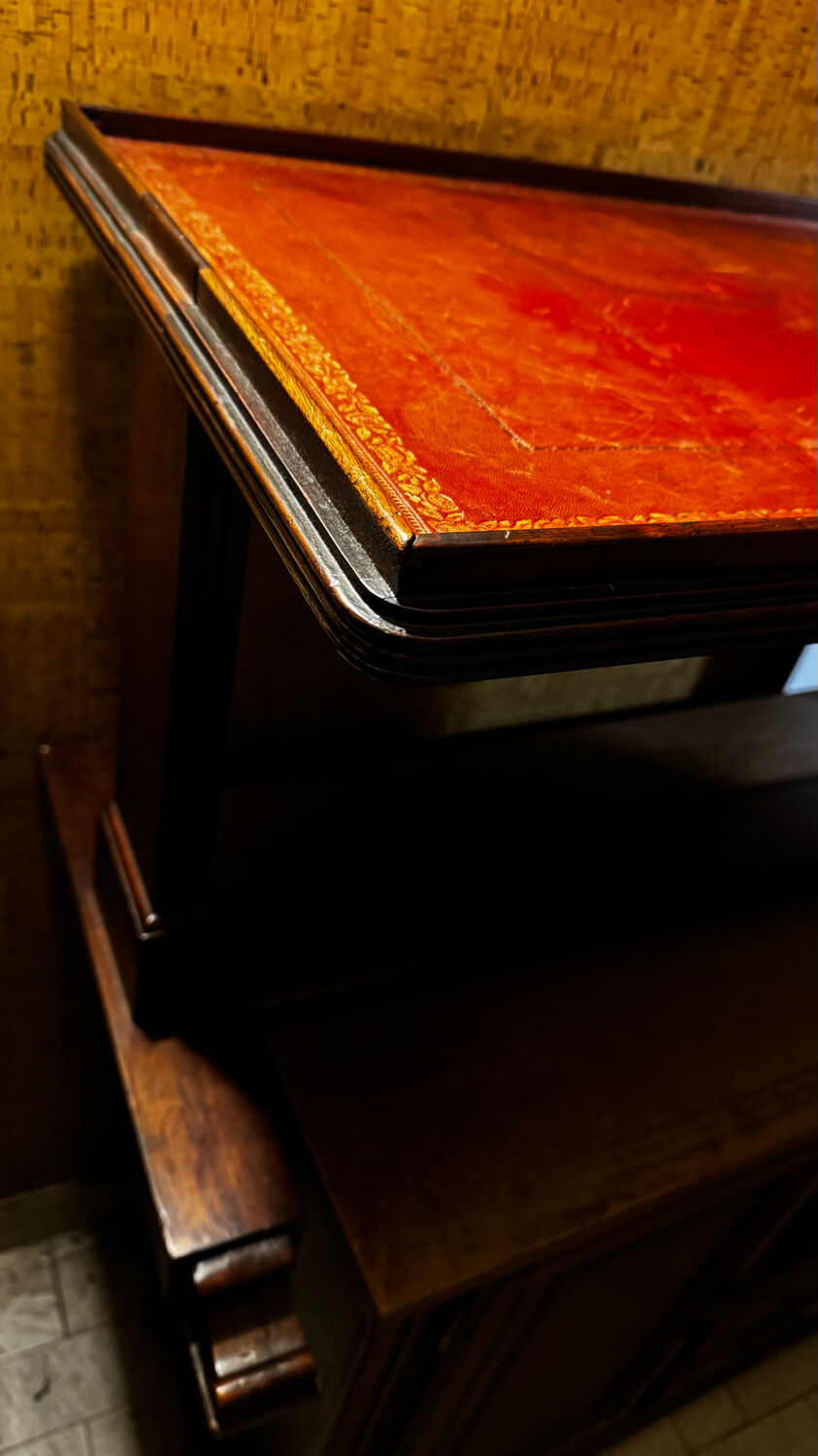 Mahogany and leather coffee table from the 19th century.