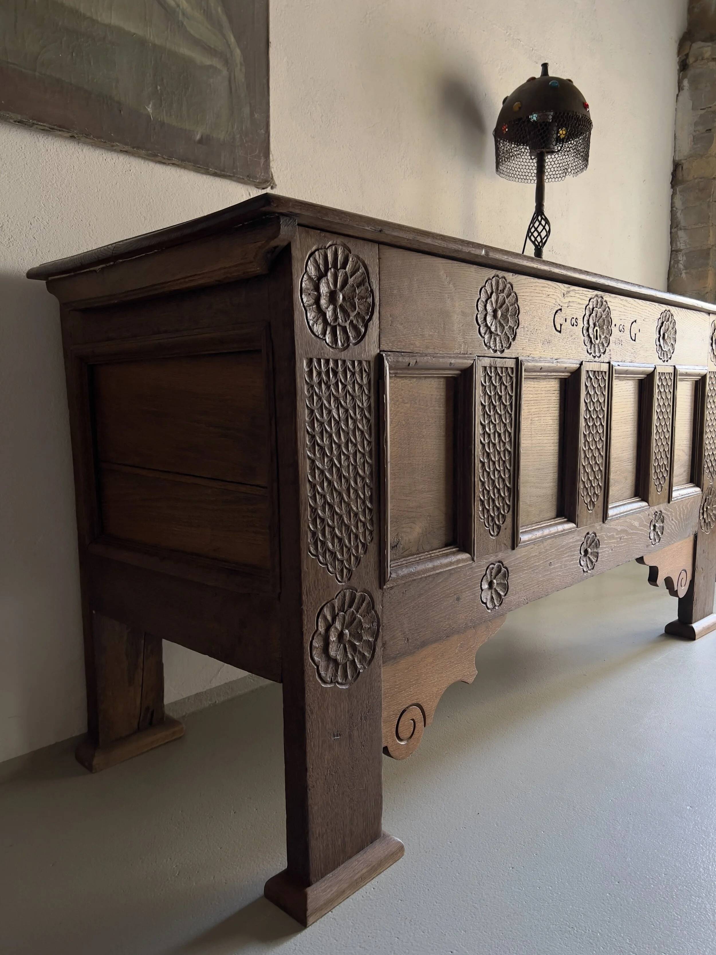 Carved oak chest sideboard, 18th century