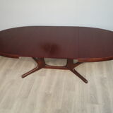 Baumann oval table