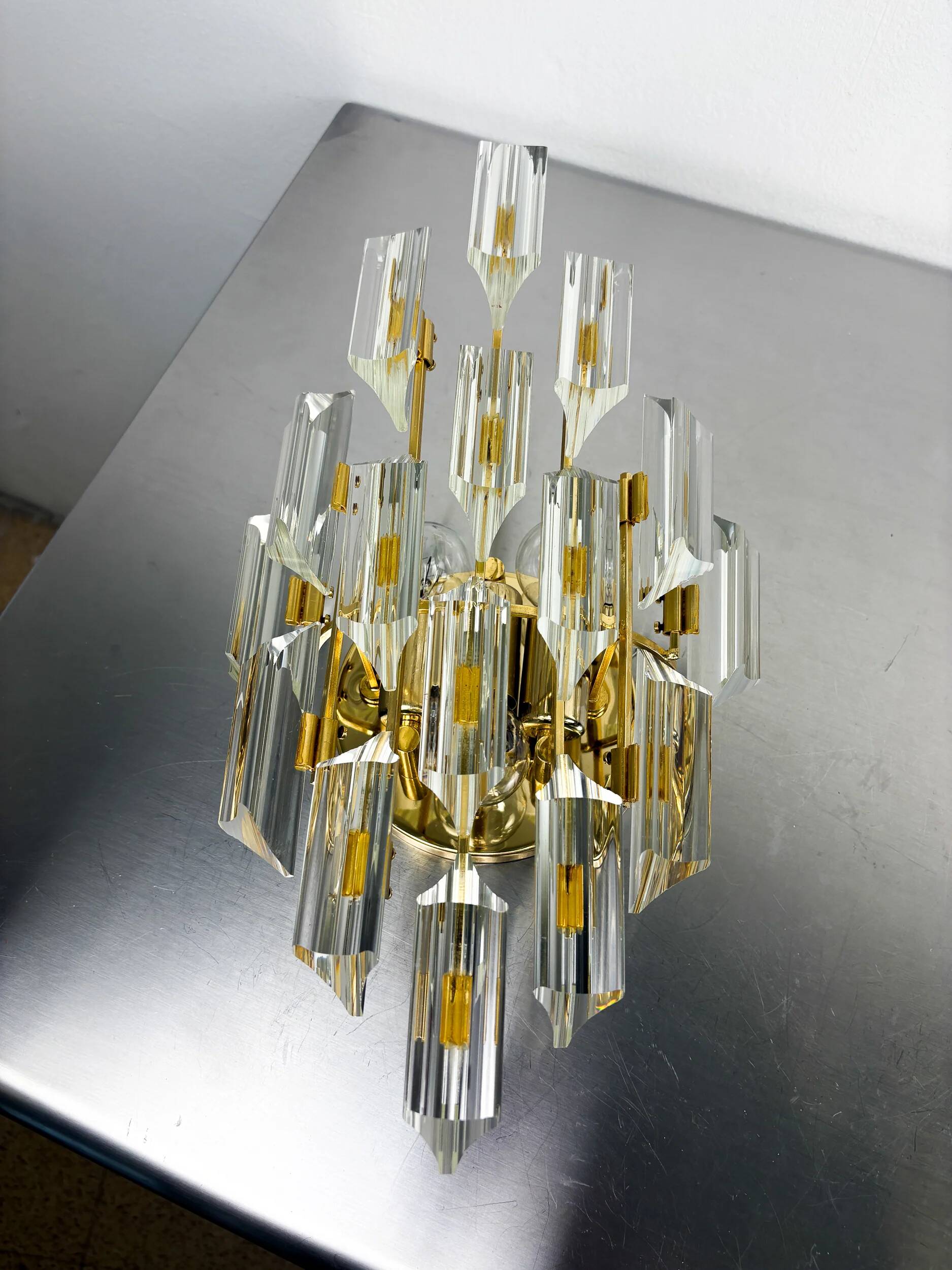 Oscar Torlasco for Stilkronen wall sconce, cut Murano glass, Italy, 1970s