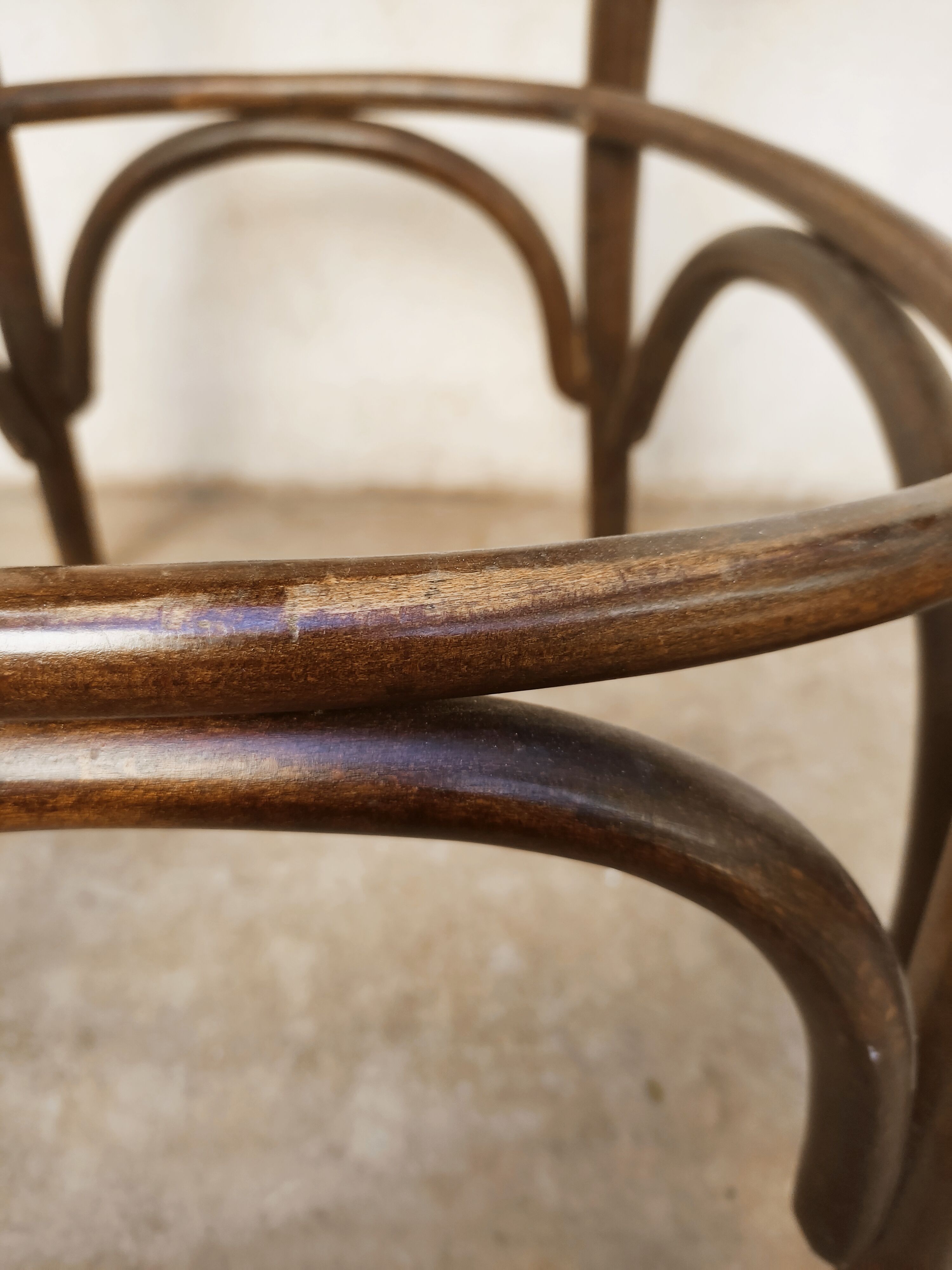 Chaise de bar en bois courbé