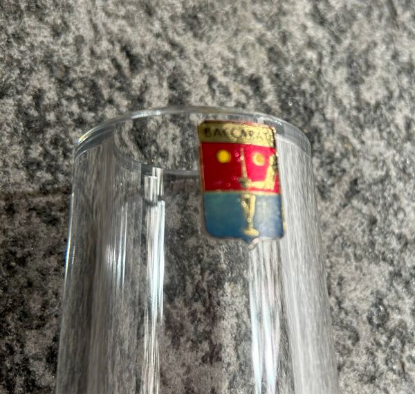 Vase en cristal Baccarat. Signé.