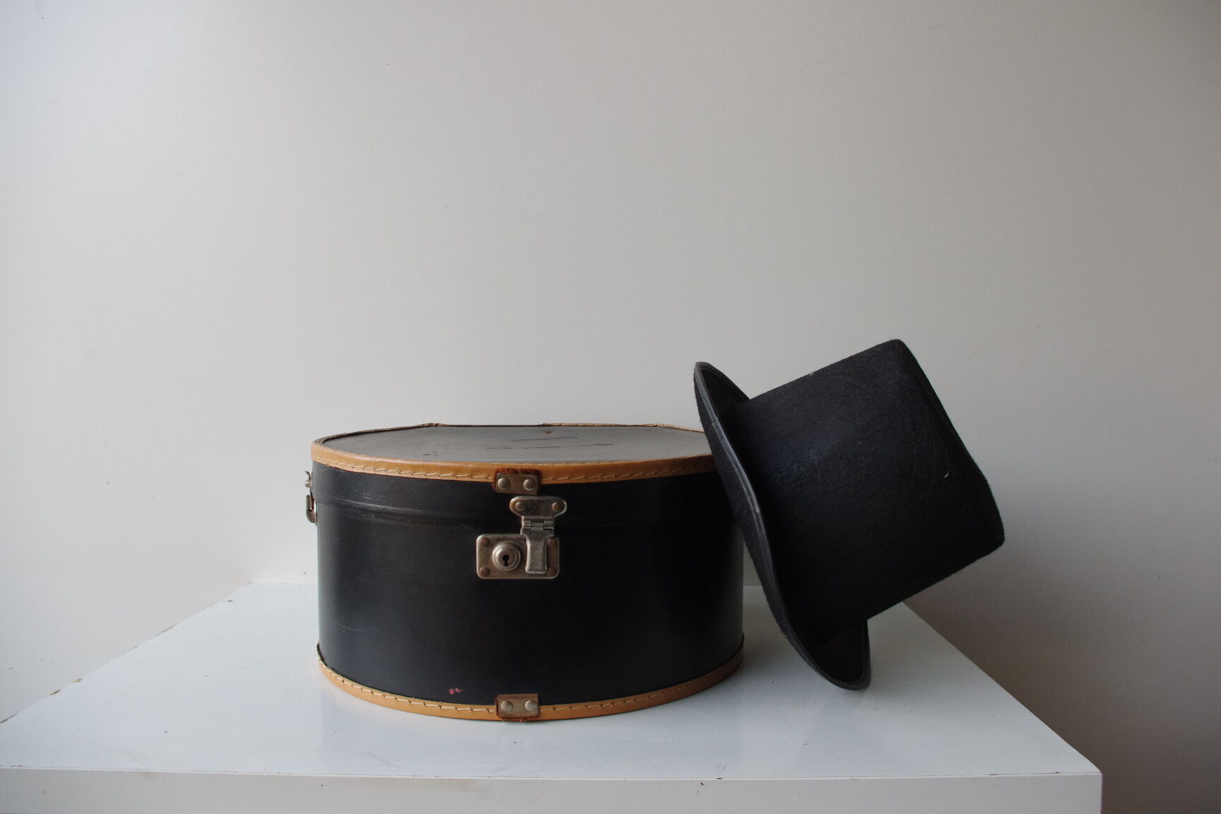 Black Suitcase for hats 60s.
