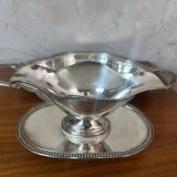 Presentation dish and its integrated sauceboat