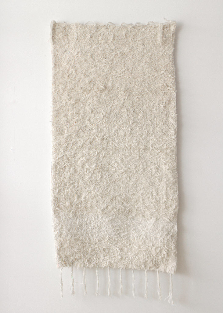 Thick white carpet - 65 x 120 cm