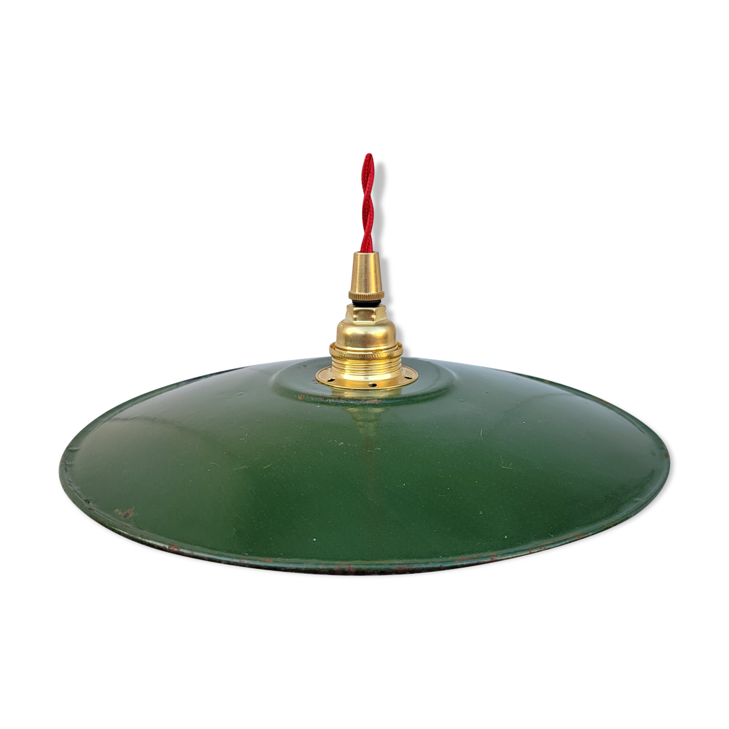 Suspension in green and white enamelled sheet metal