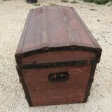 Malle de voyage ancienne bombee