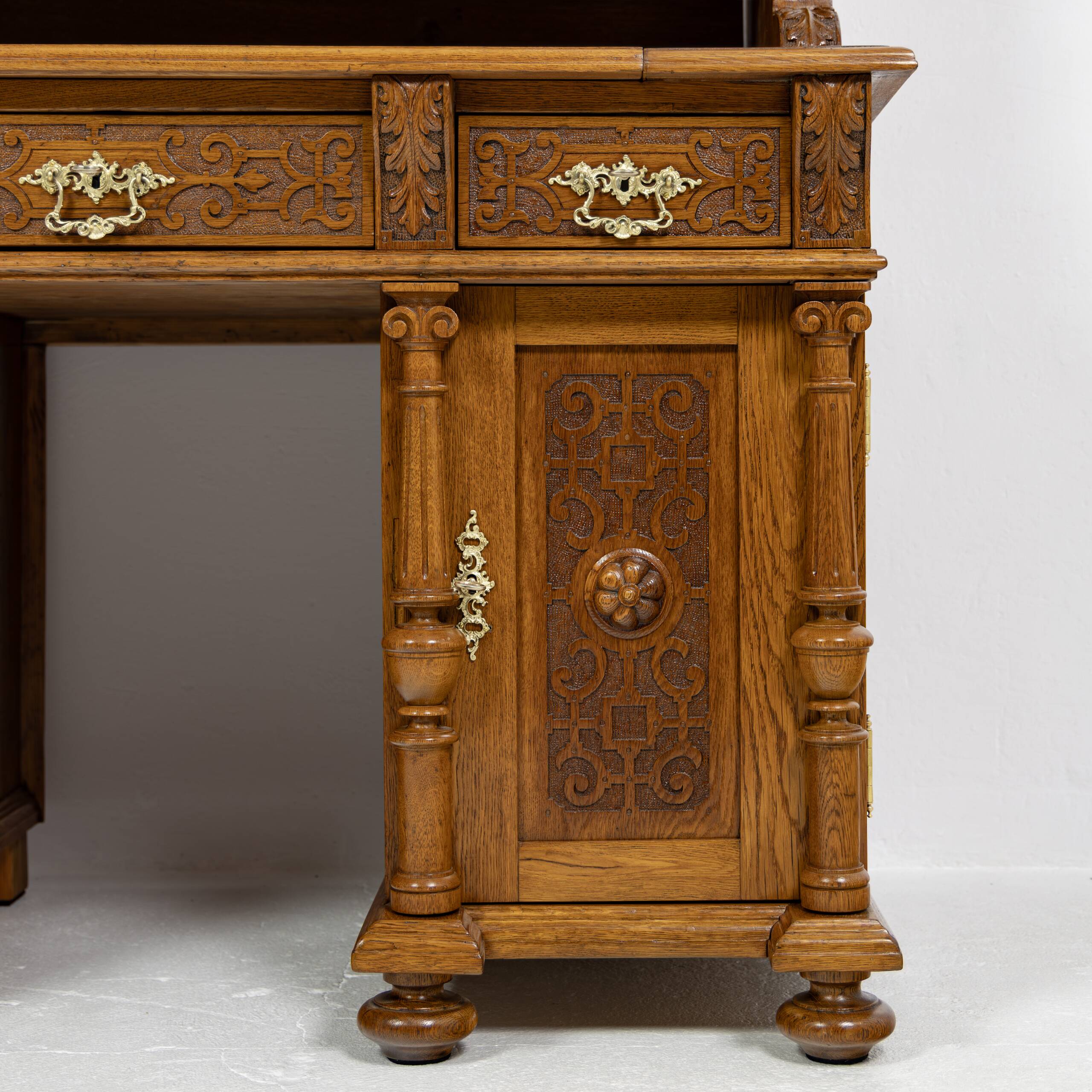 Grand Neo-Renaissance ministerial desk with steps in oak - circa 1880-1890