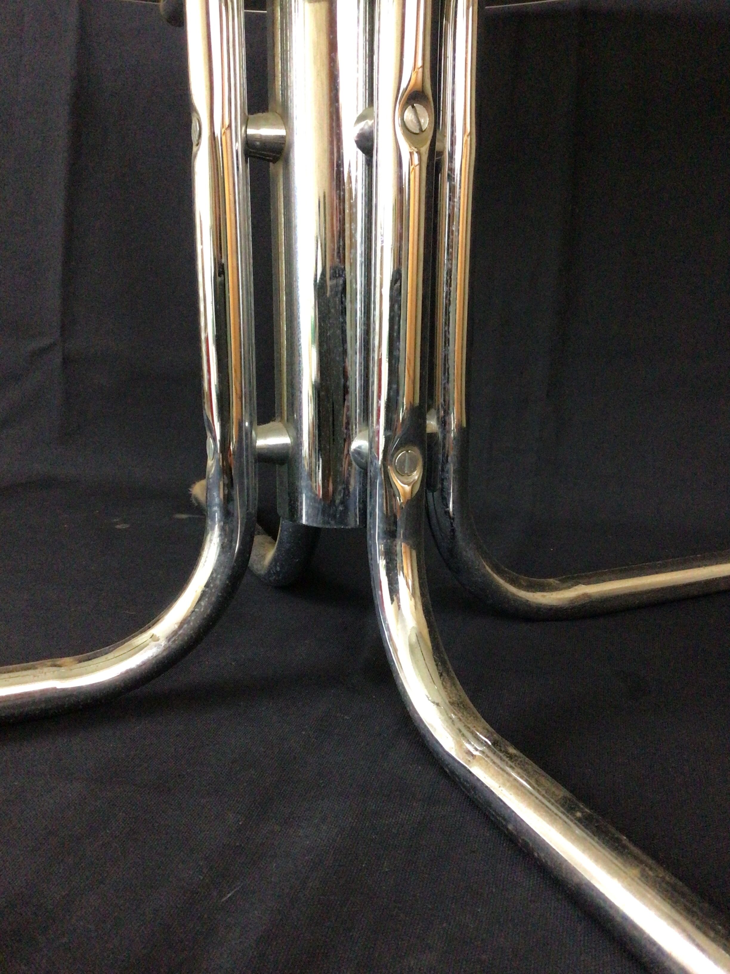 Round coffee table smoked glass