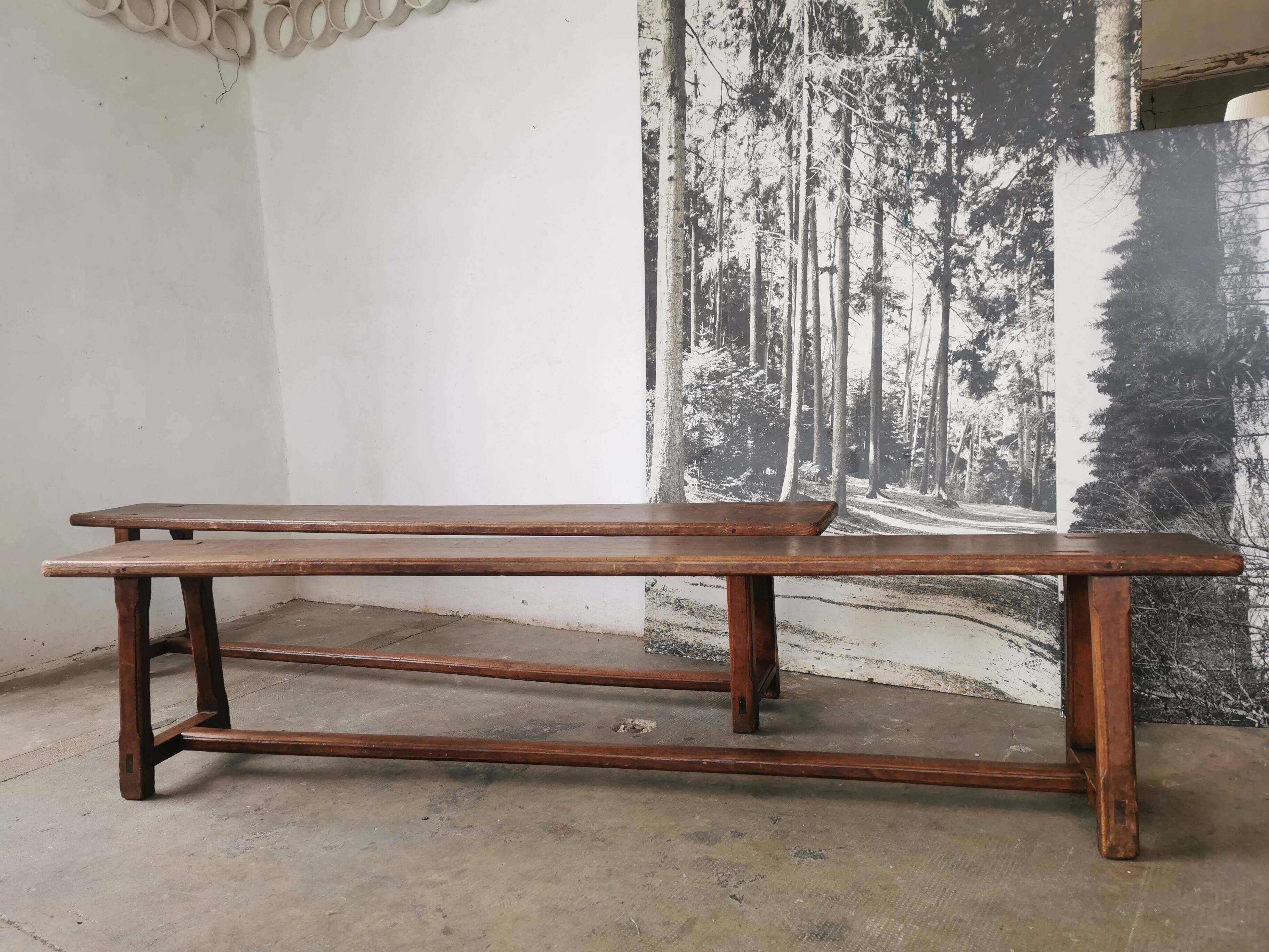 Paire de bancs anciens en chêne