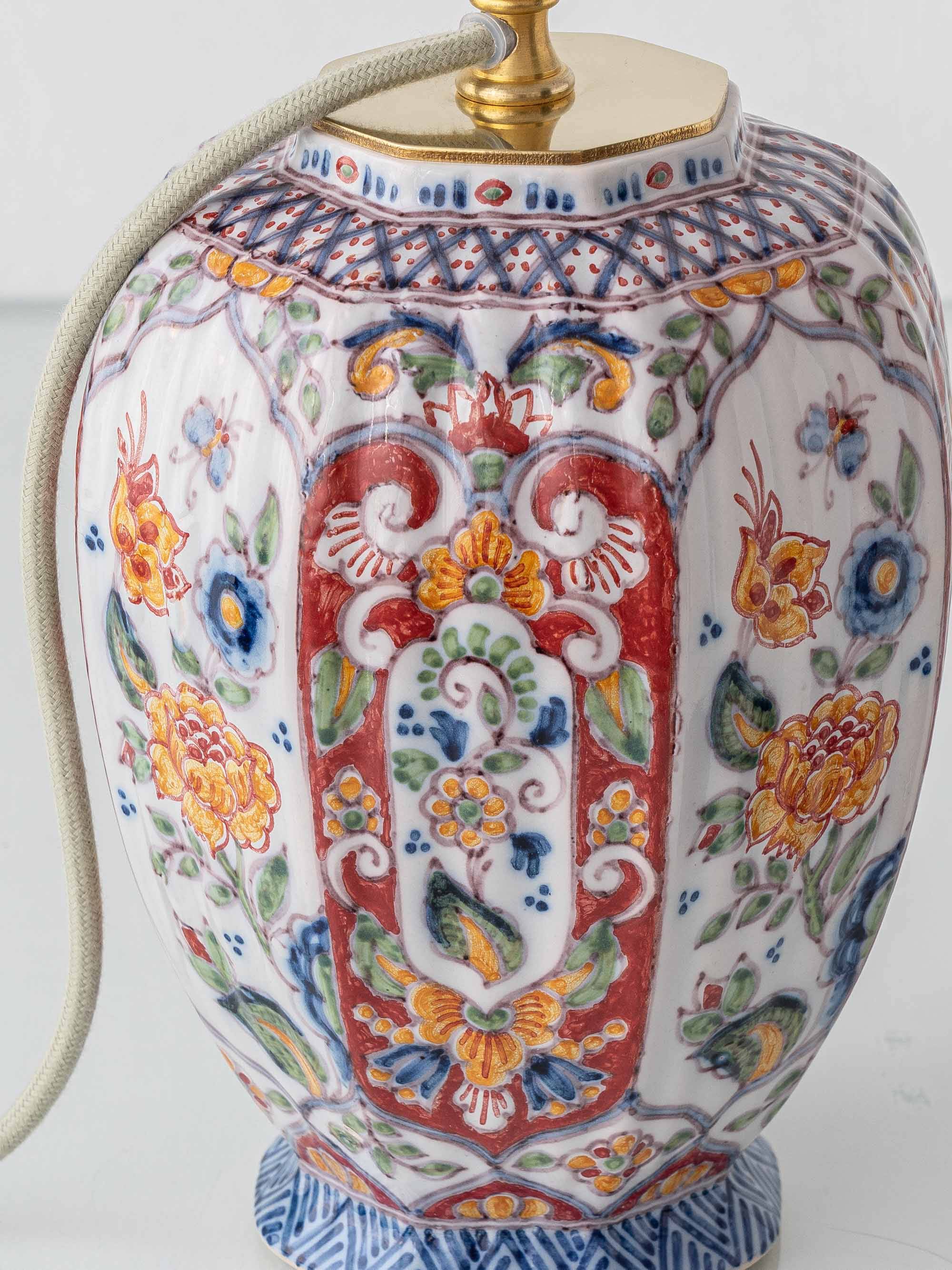 Lampe de table en céramique de style Delft peinte à la main par Altena et Krooyenga Makkum
