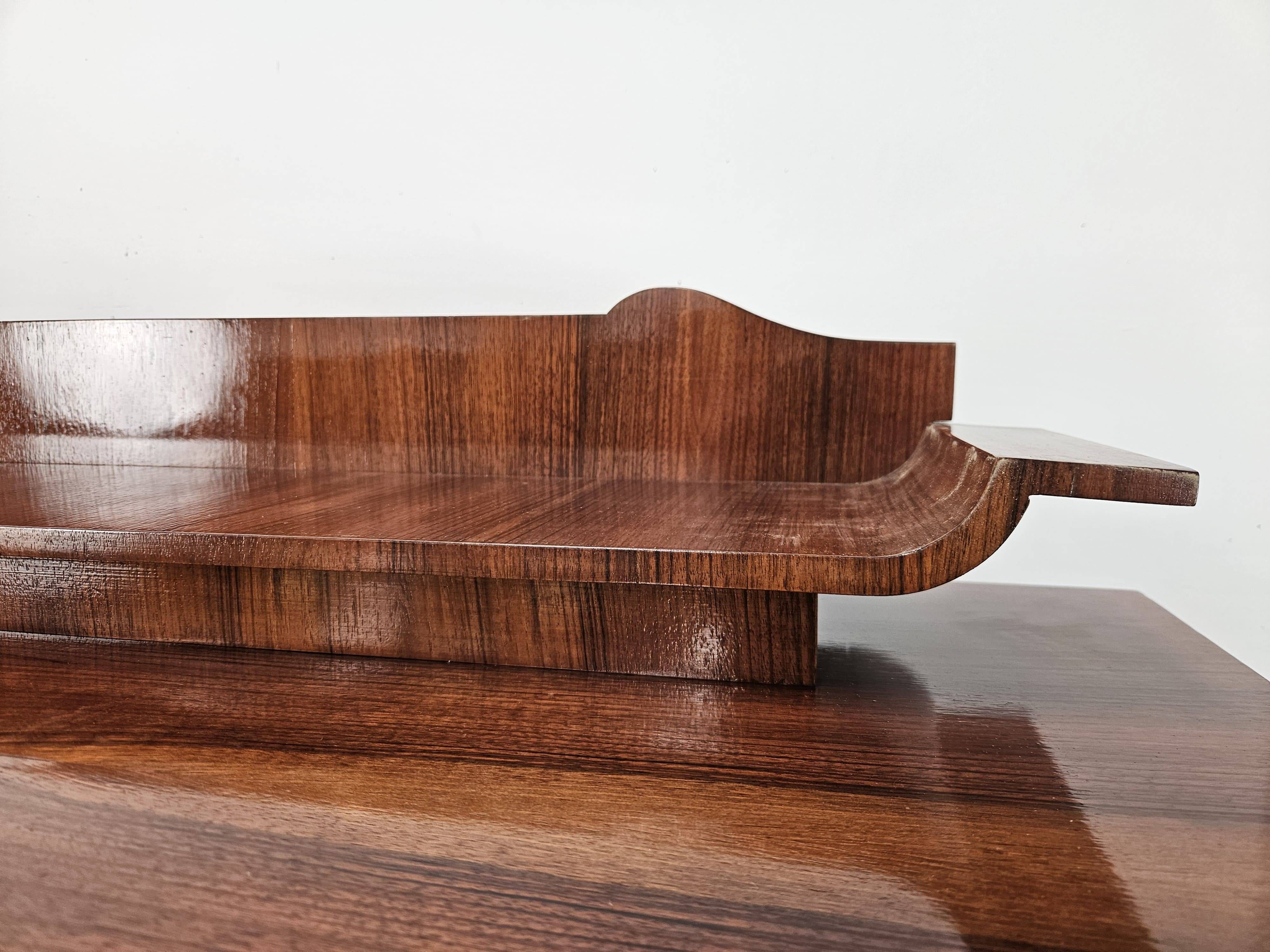 French Art Decò sideboard in walnut, 1940