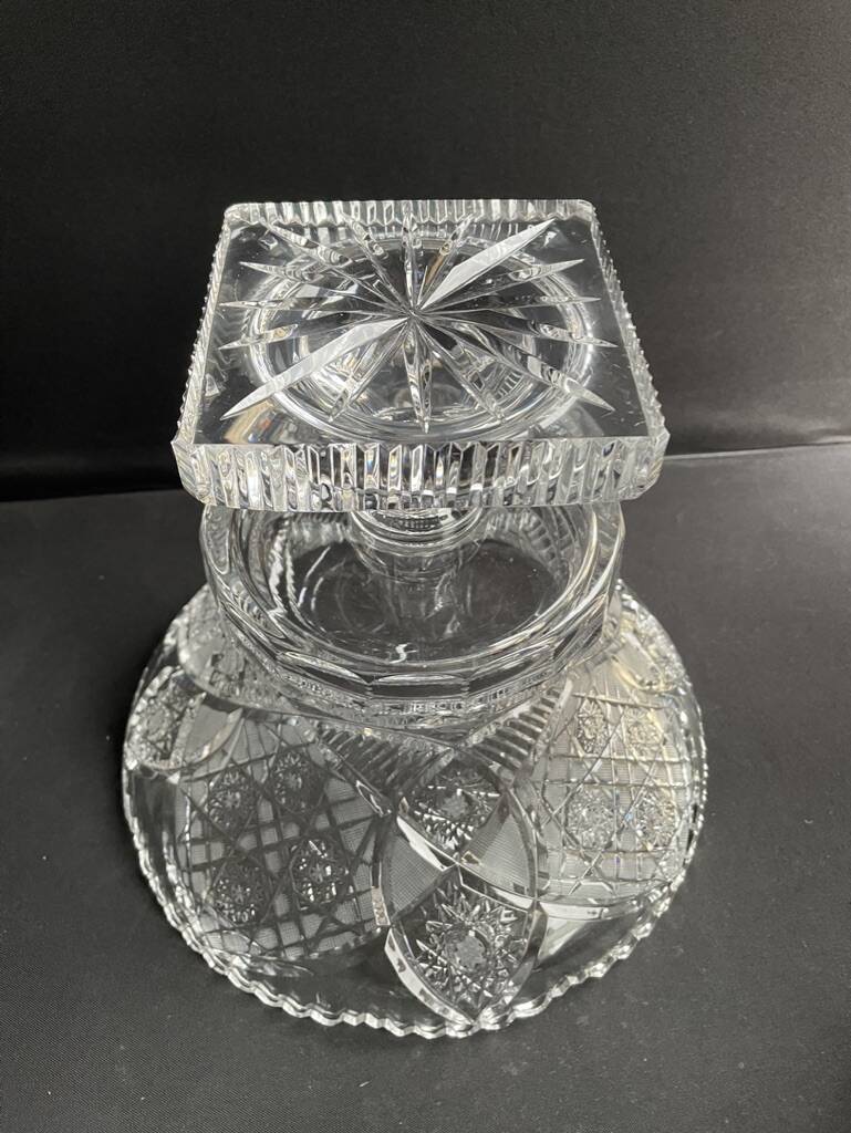 Large bowl on foot – Cut crystal - 20th century