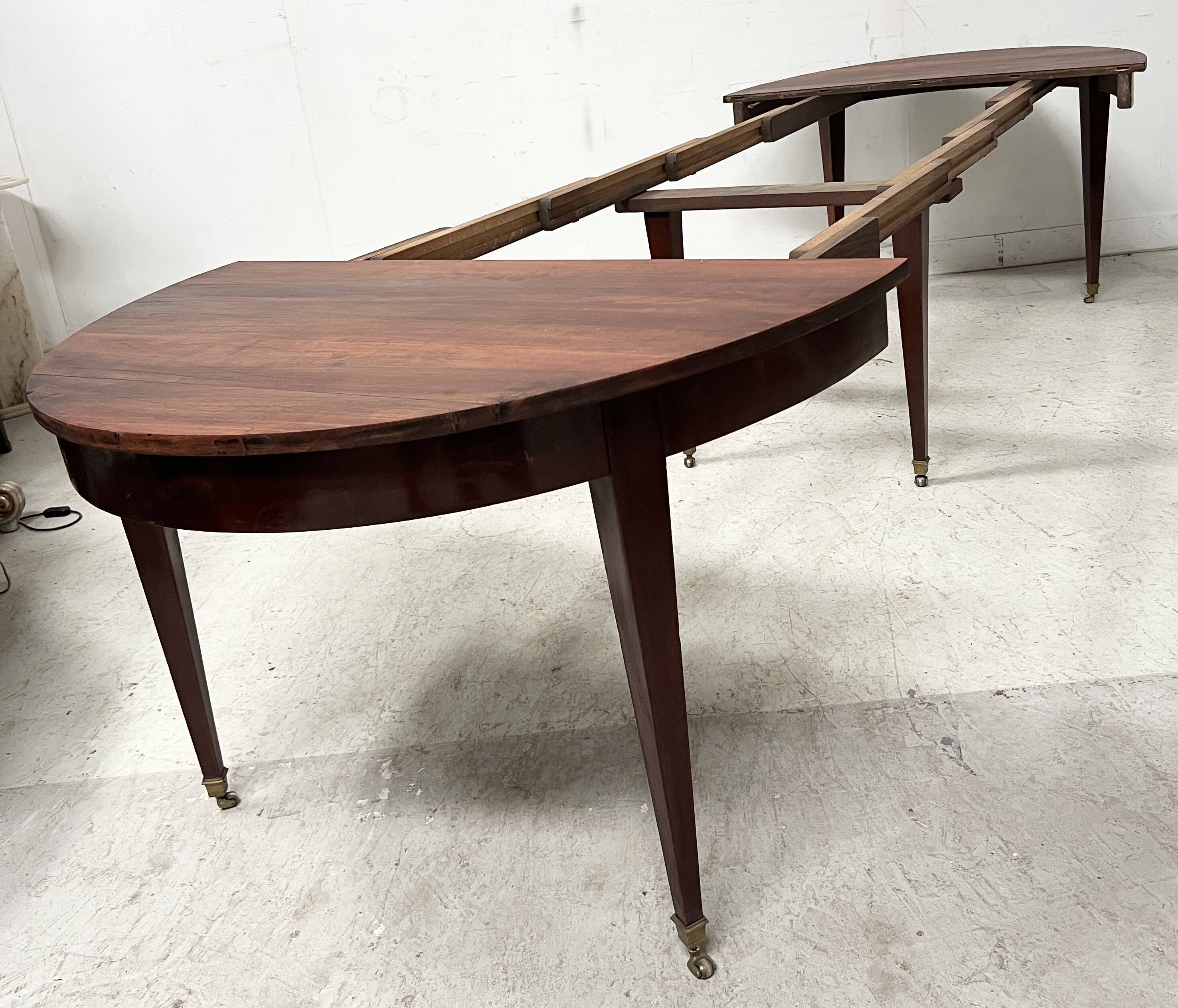 Louis XVI style bandeau table with 6 XIX century tapered legs.