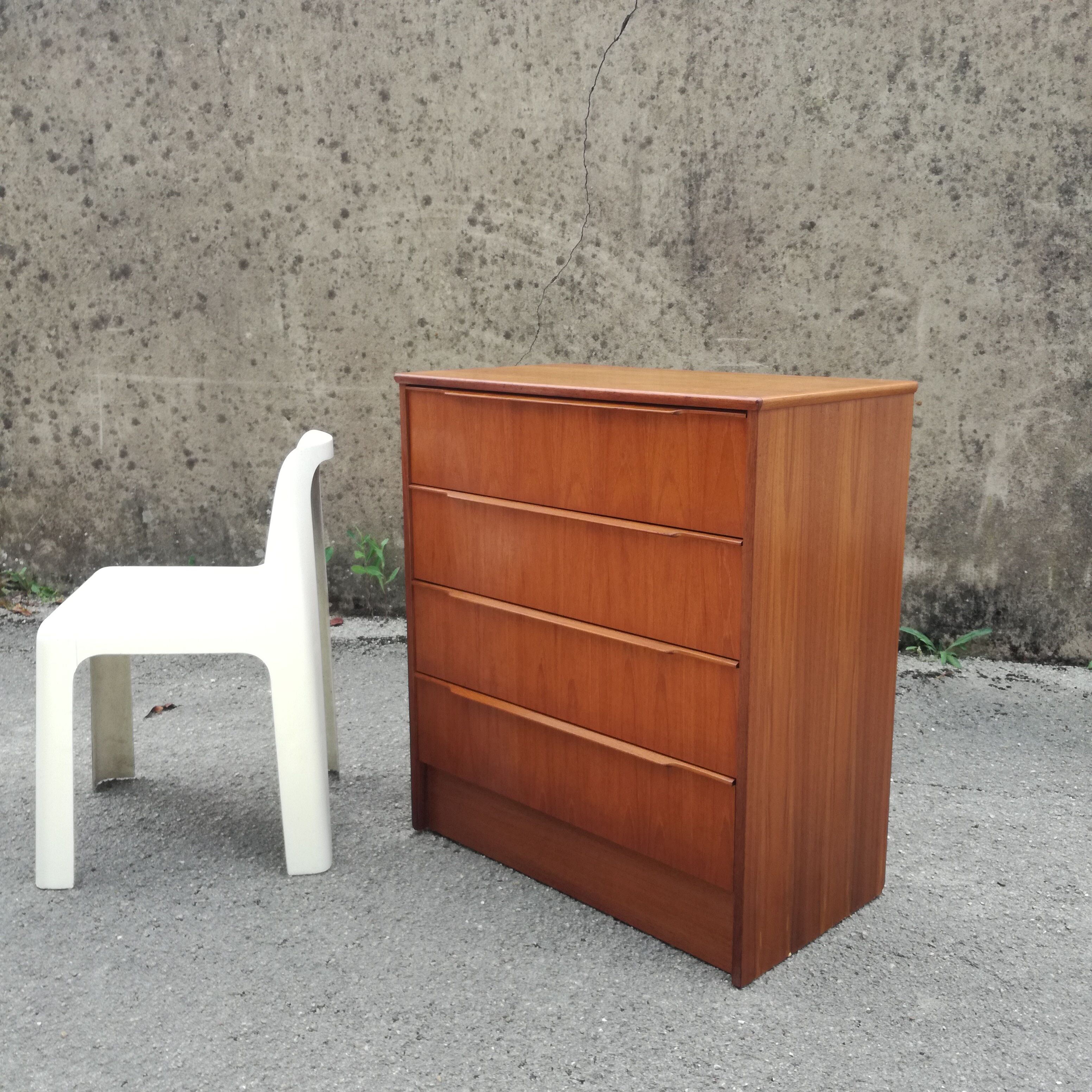 Scandinavian chest of drawers L75