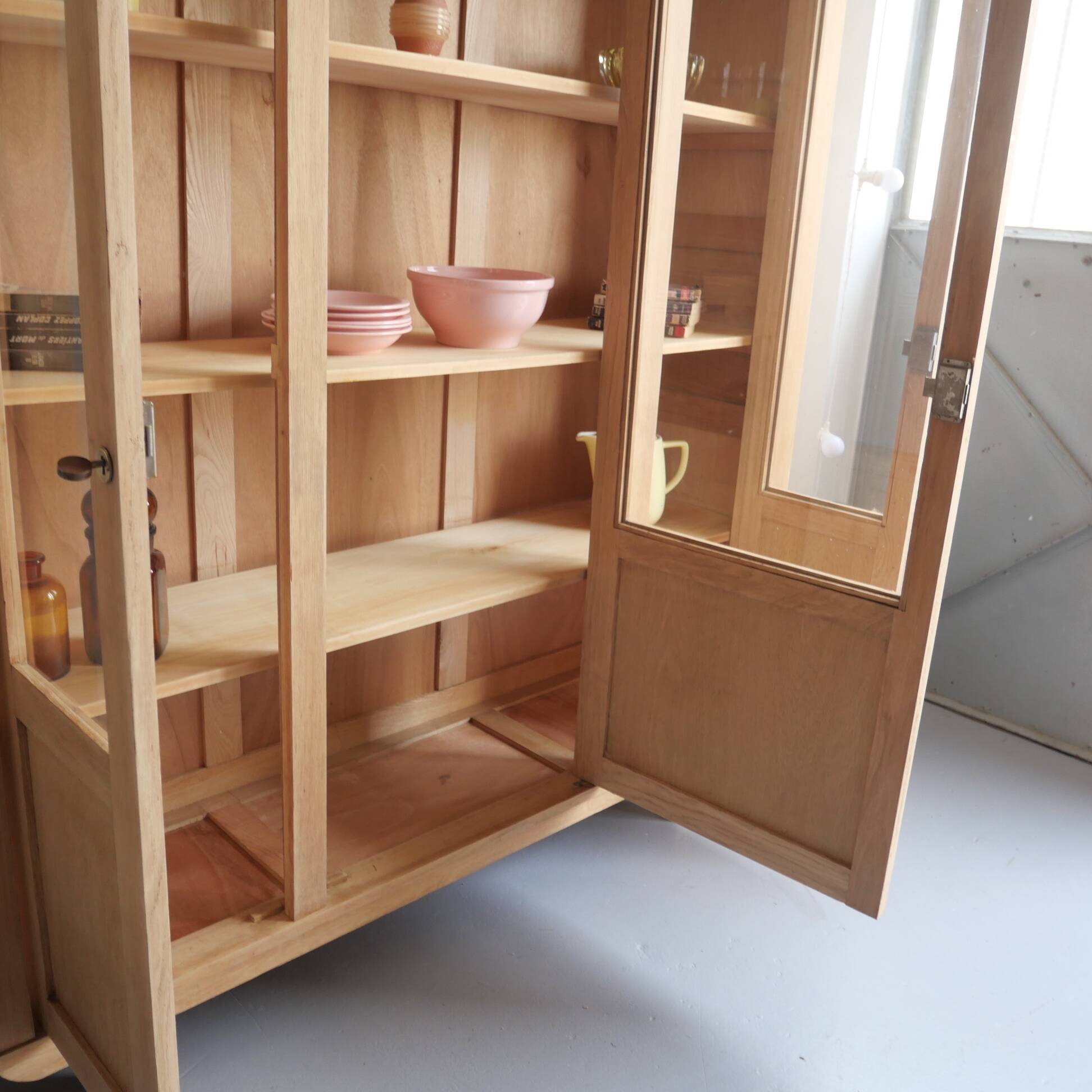 Glass-fronted dresser