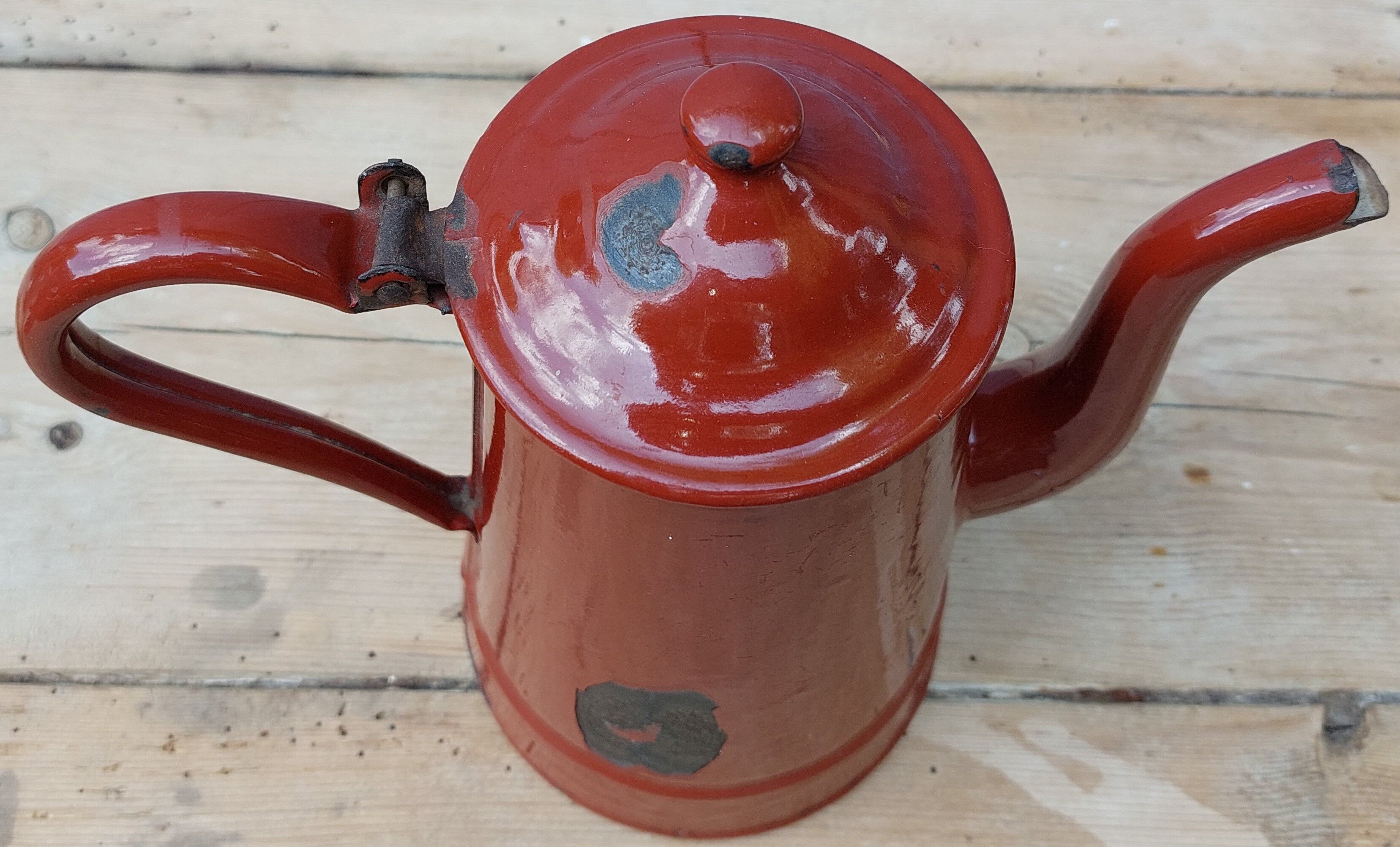 Brown enamelled coffee maker