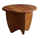 Modern round Danish coffee table in solid pine, Rainer Daumiller style, 1970s.