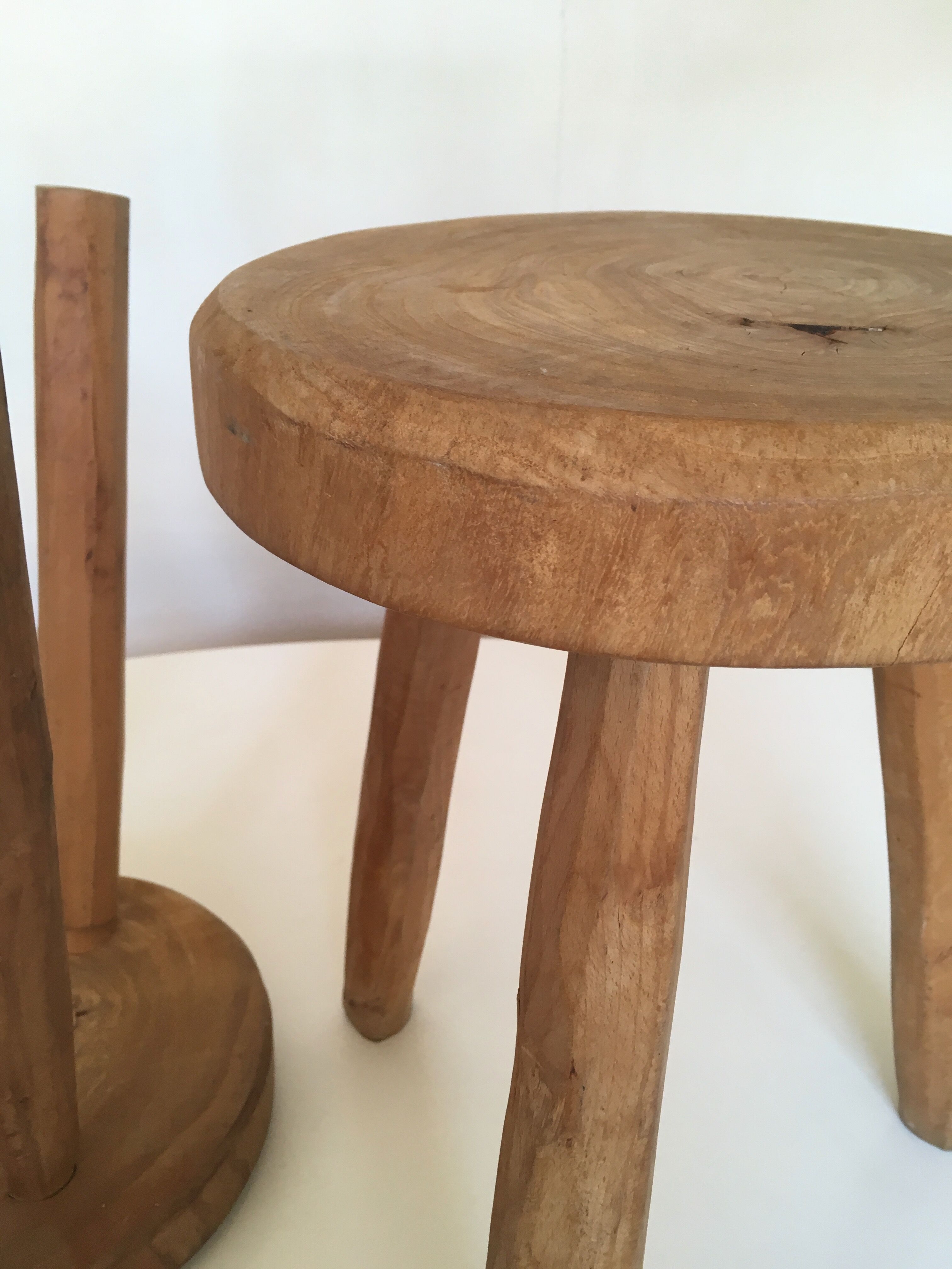 Pair of tripod stools of farm in raw Elm