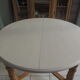 Round table with 1 extension oak base tray and patinated extension pearl gray.