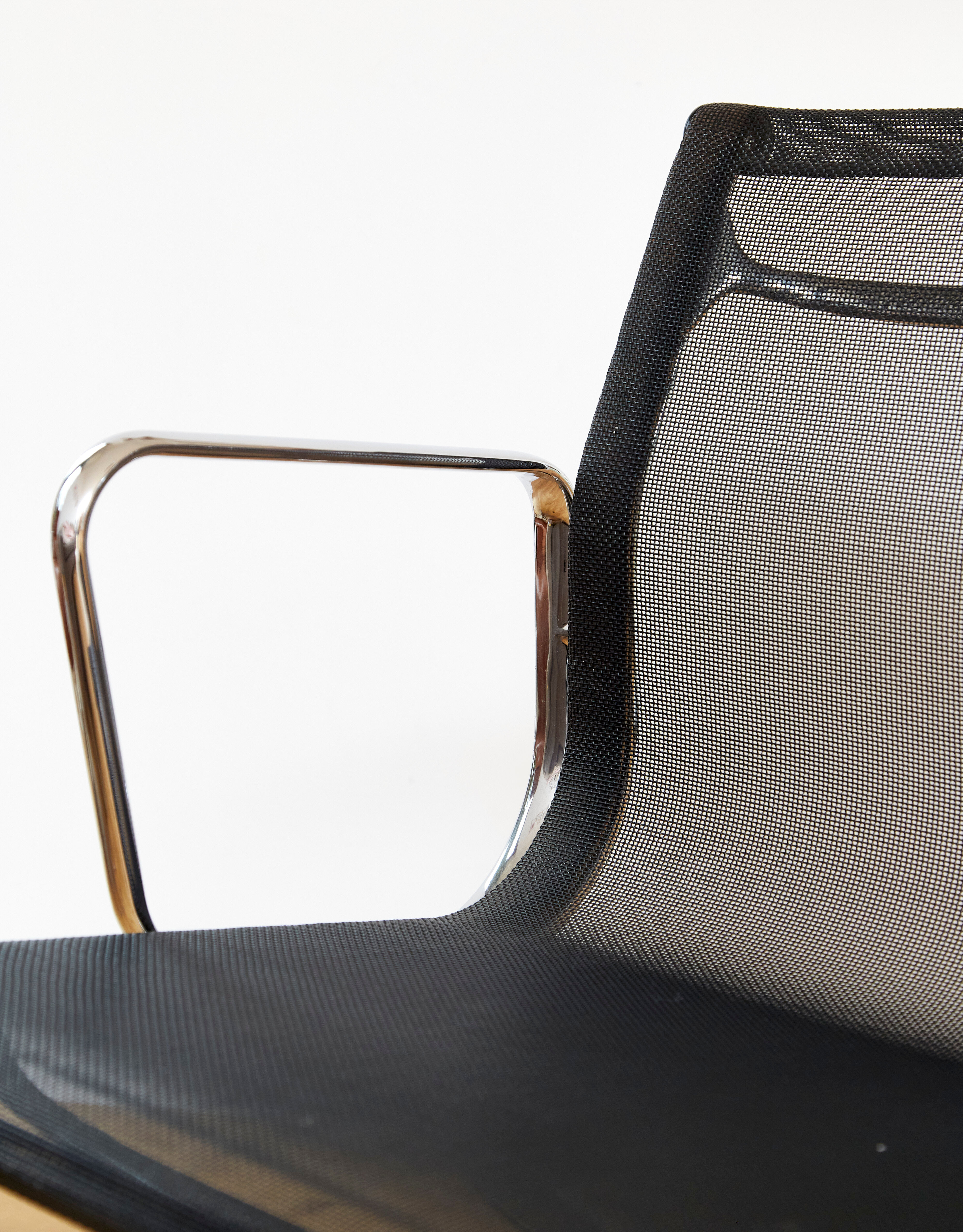 EA 108 Swivel Chair by Charles & Ray Eames for Vitra