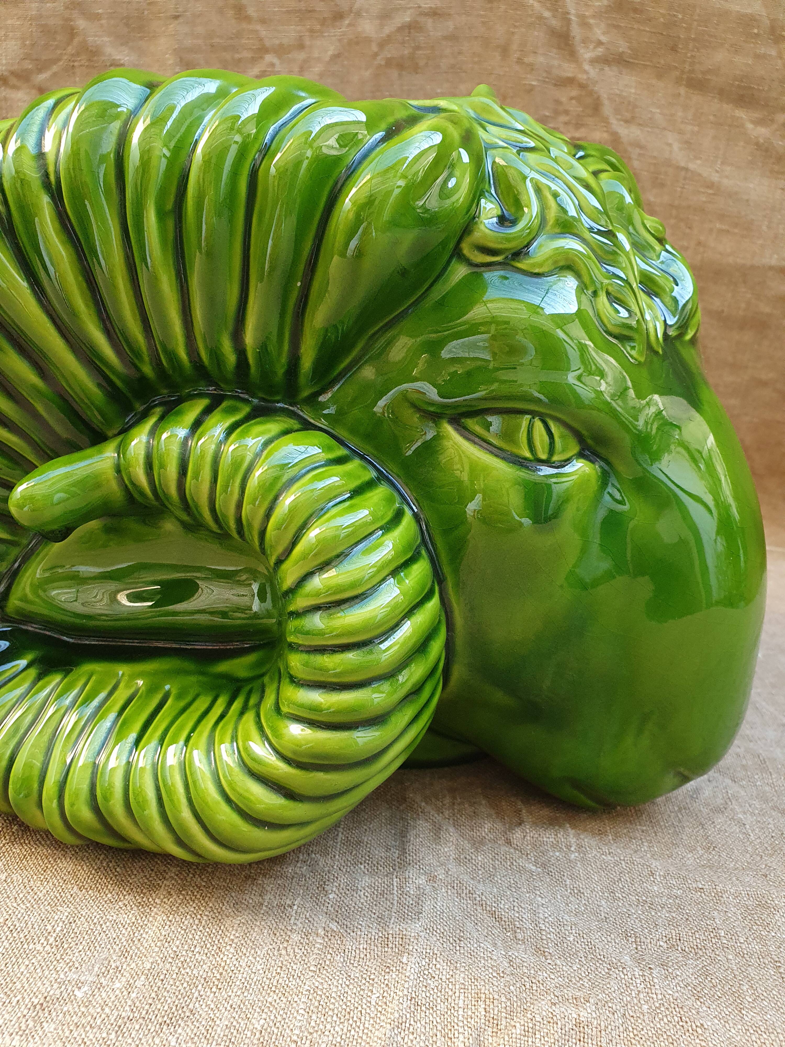 Vase , ramhead dabbling.