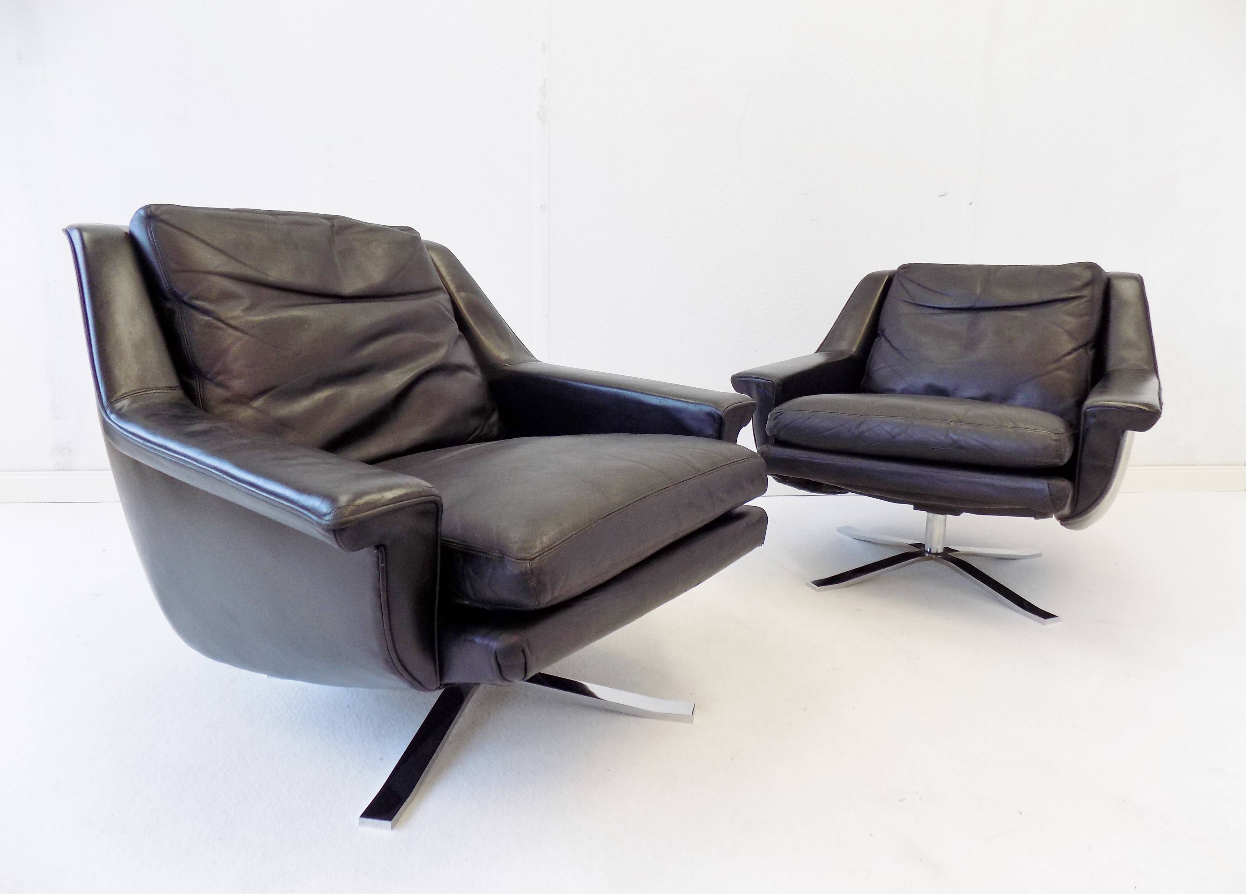 ESA model 802 pair of black leather lounge chairs by Werner Langenfeld