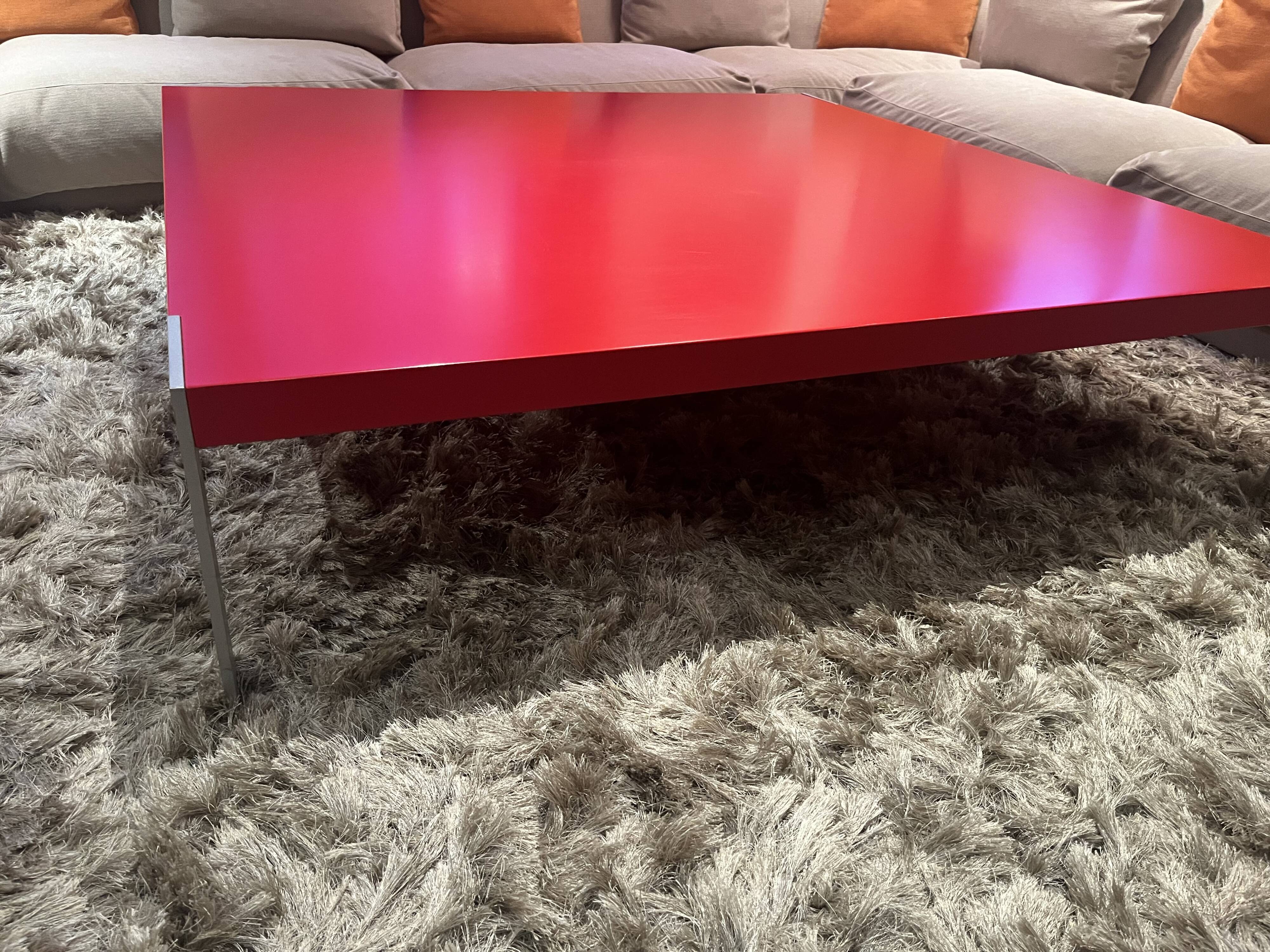 Liko red coffee table