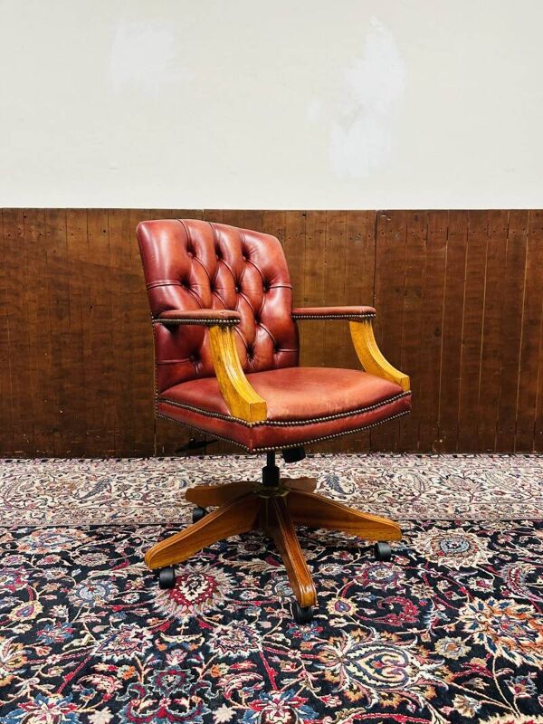 Chaise de bureau Chesterfield rouge anglaise classique