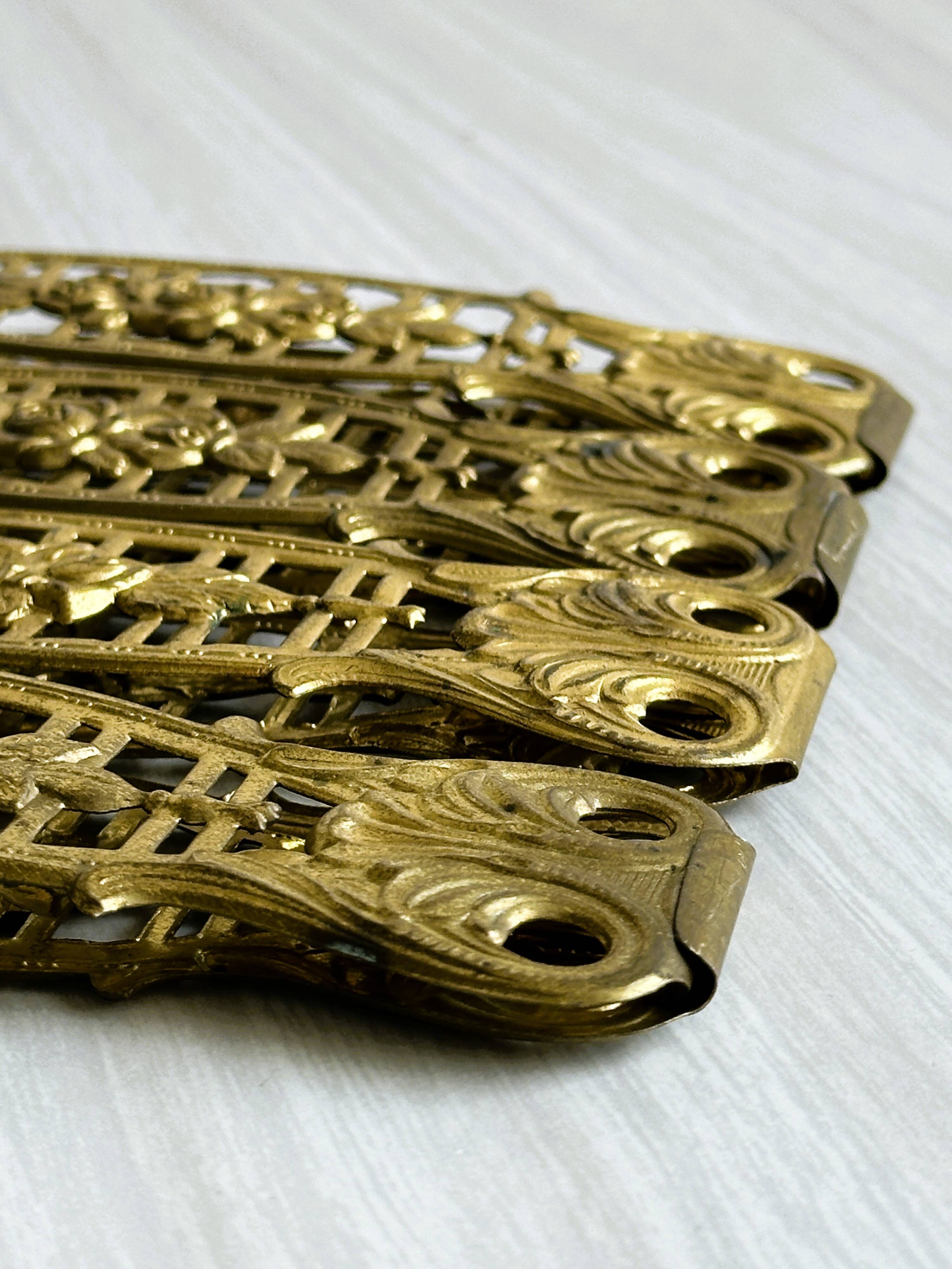 4 napkin rings - napkin holder - metal cutlery with golden rose flowers.