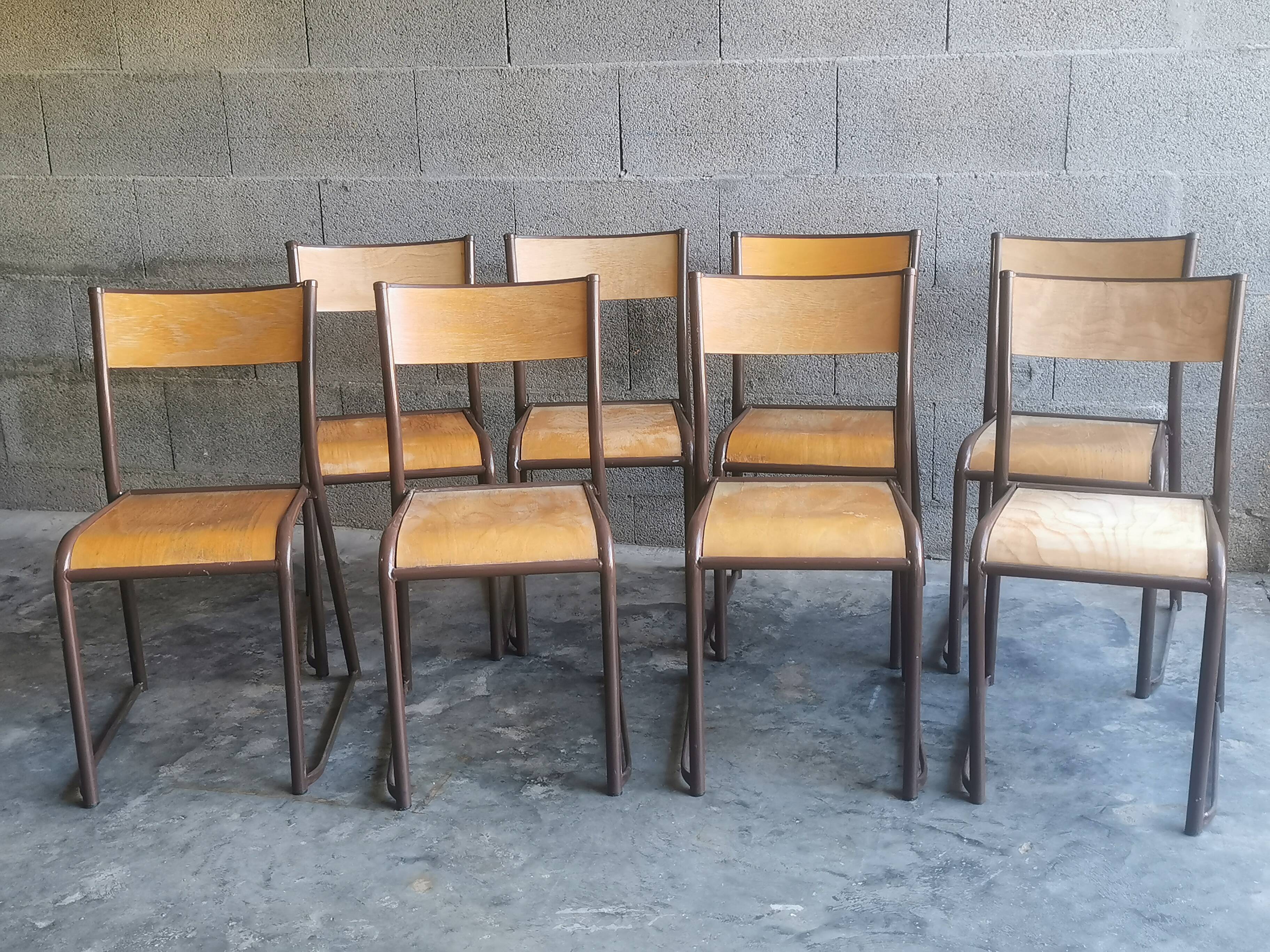 Serie de 8 chaises vintage empilables