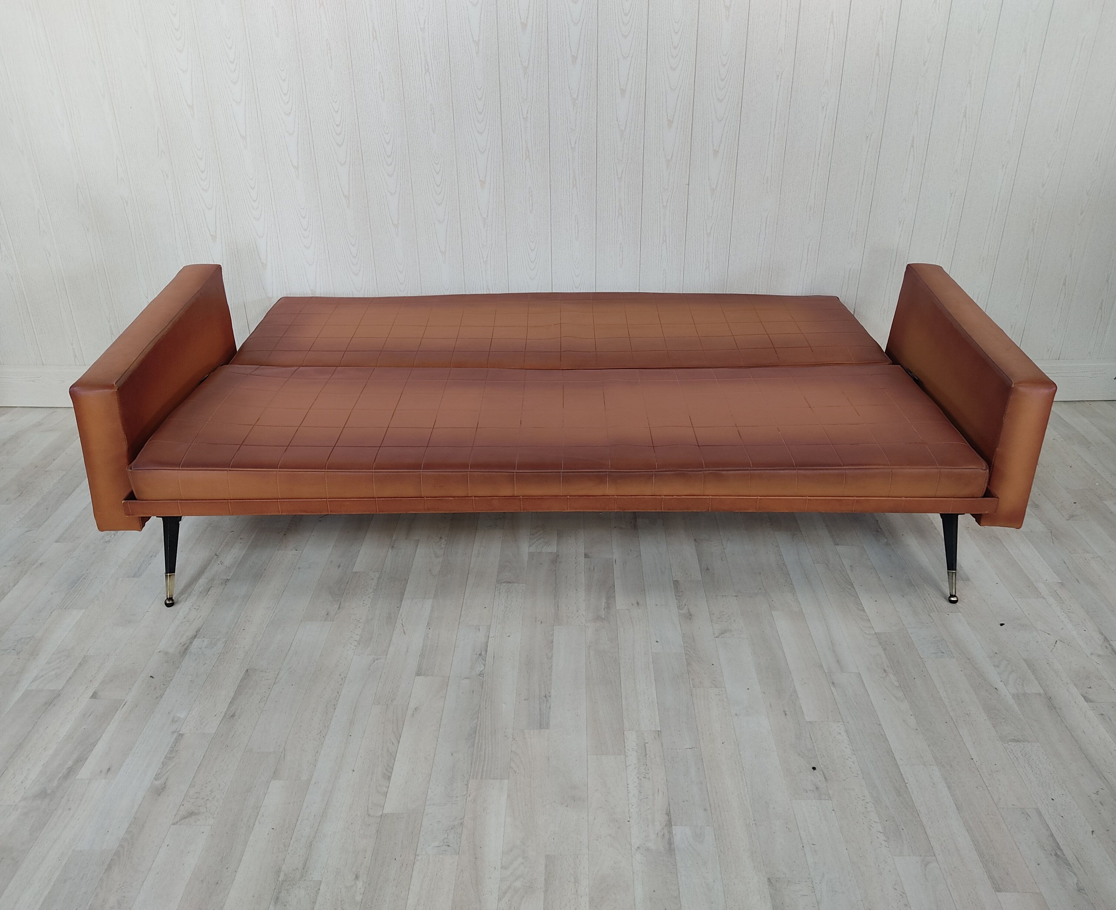 Sofa daybed vintage feet compass