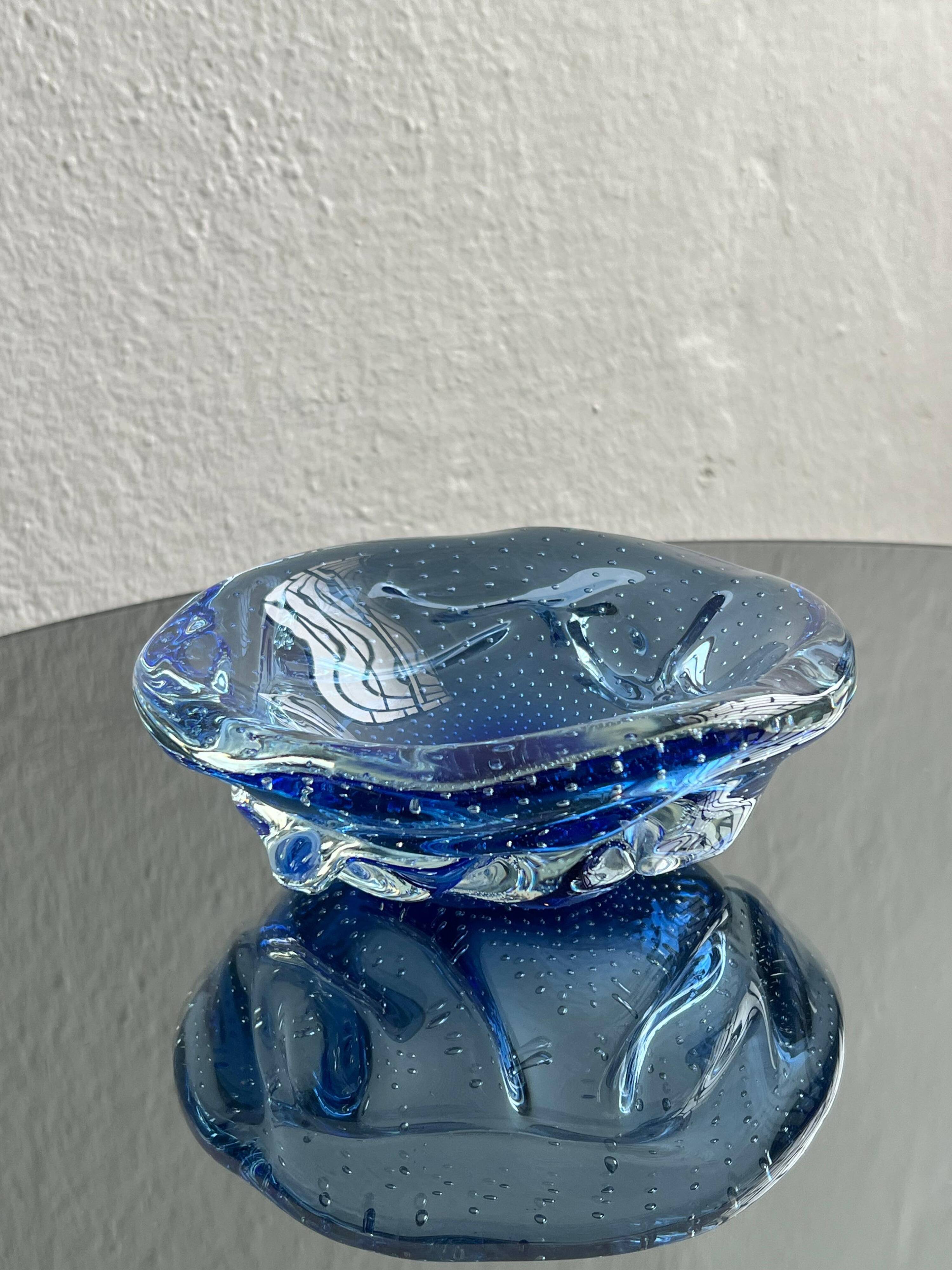 Bol décoratif en verre de Murano "Bullicante" bleu, objet de collection vintage