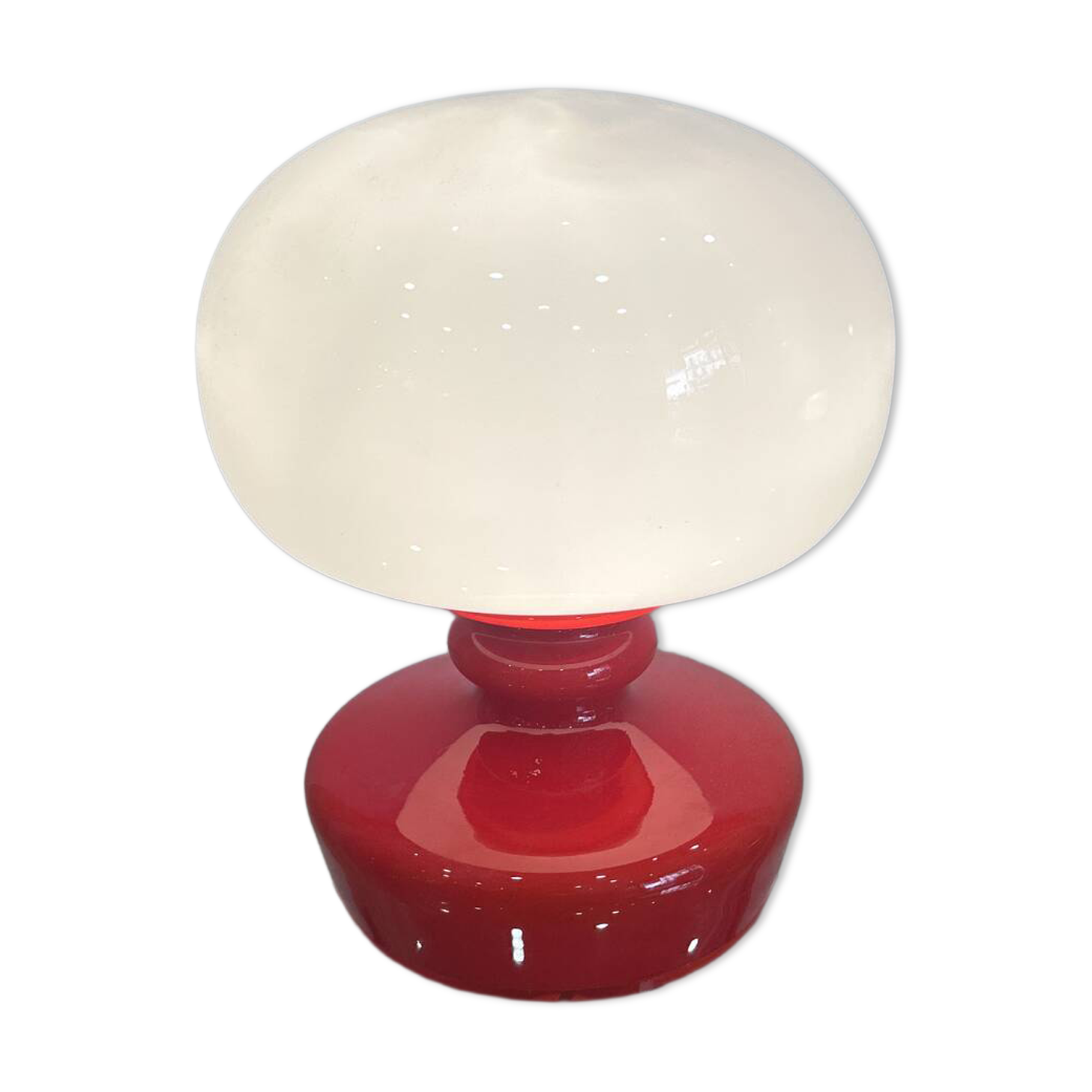Red and white bedside lamp in opaline.