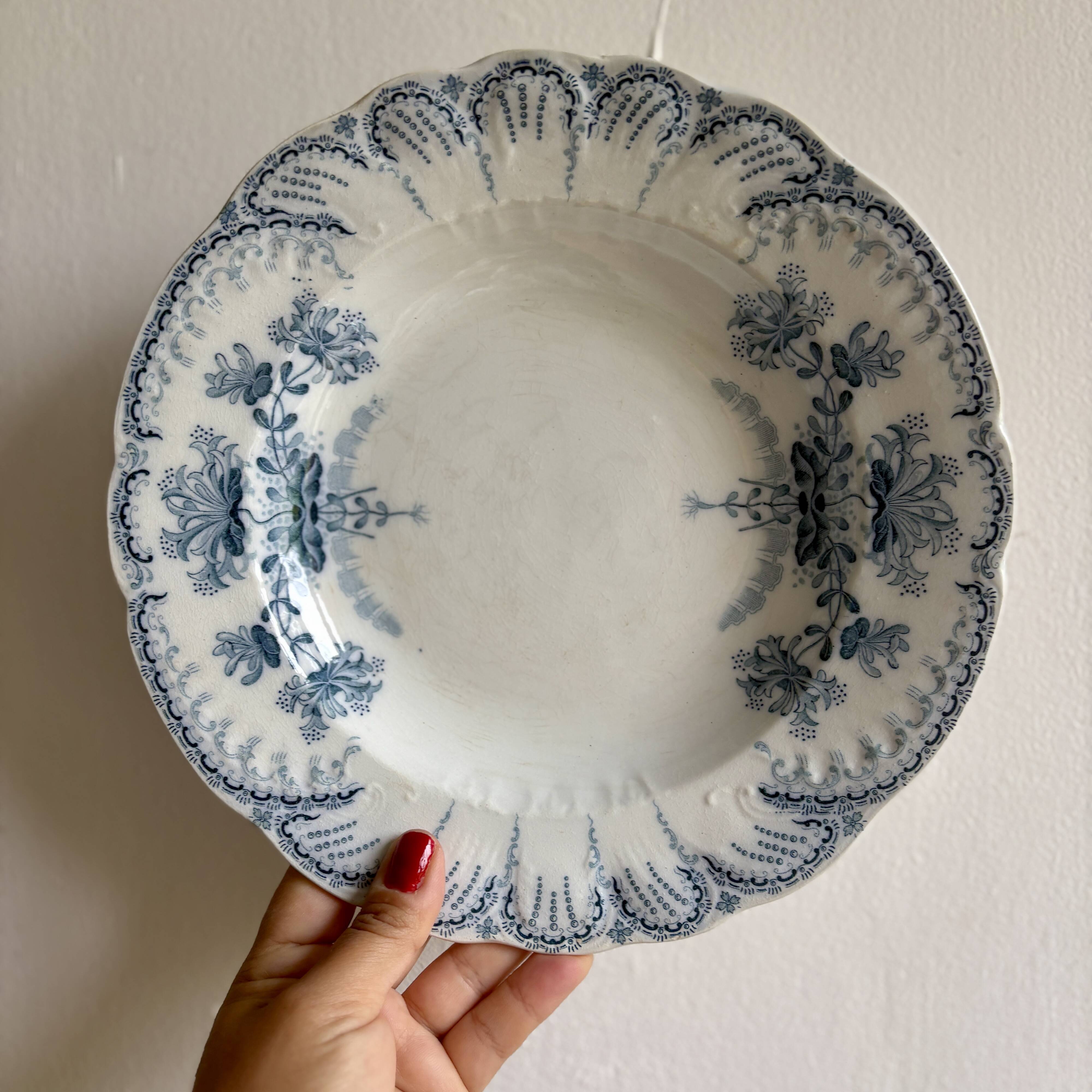 Lot de 8 assiettes creuses anciennes en terre de fer - modèle Régence