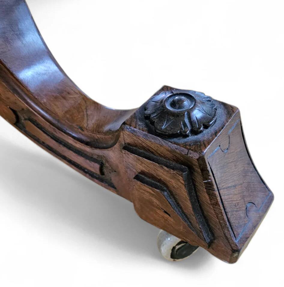 Oval Victorian tilt-top table, breakfast table / 1840s